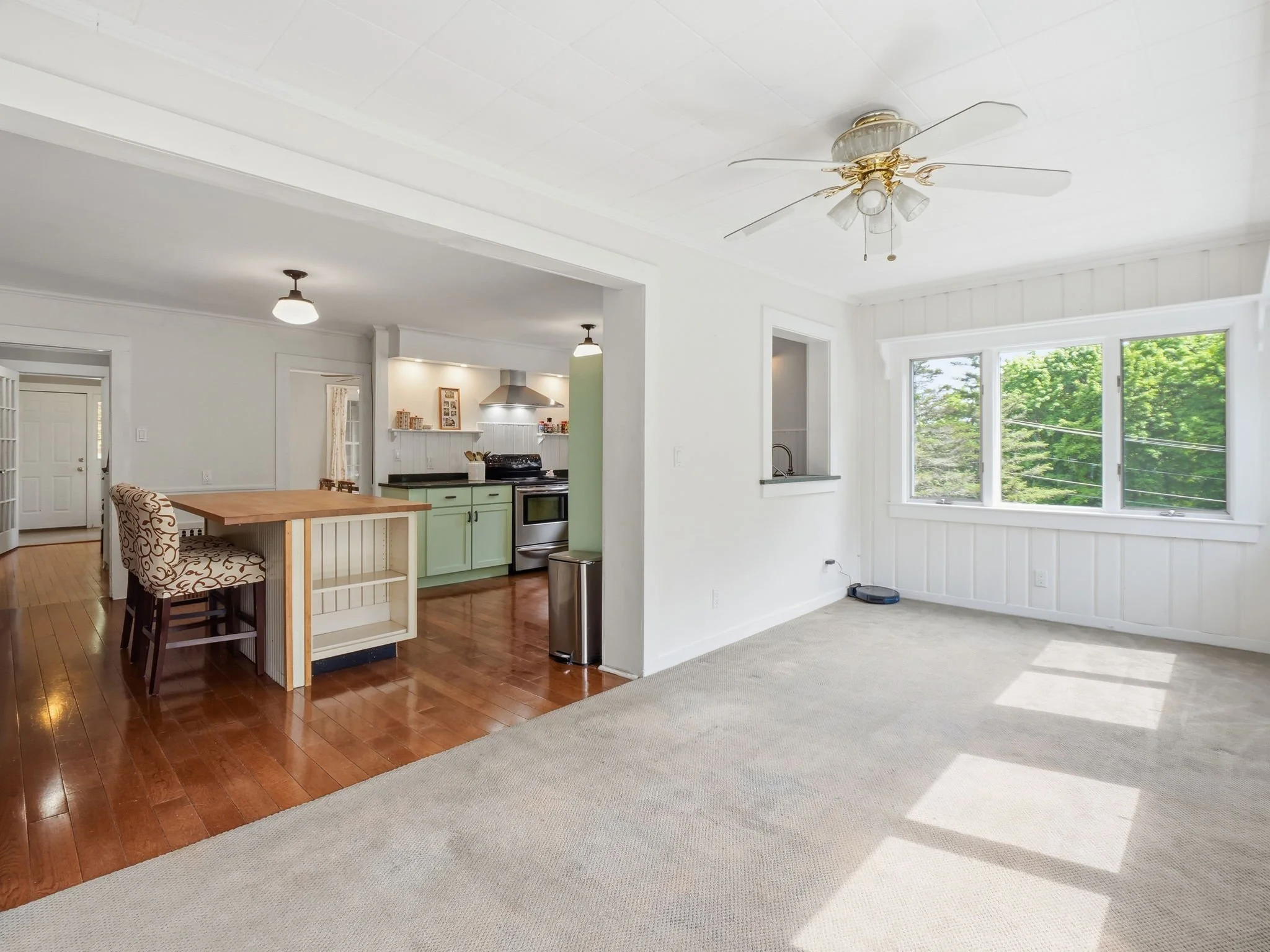 13-web-or-mls-98_Walnut_St_North_Brookfield_MA_007.jpg