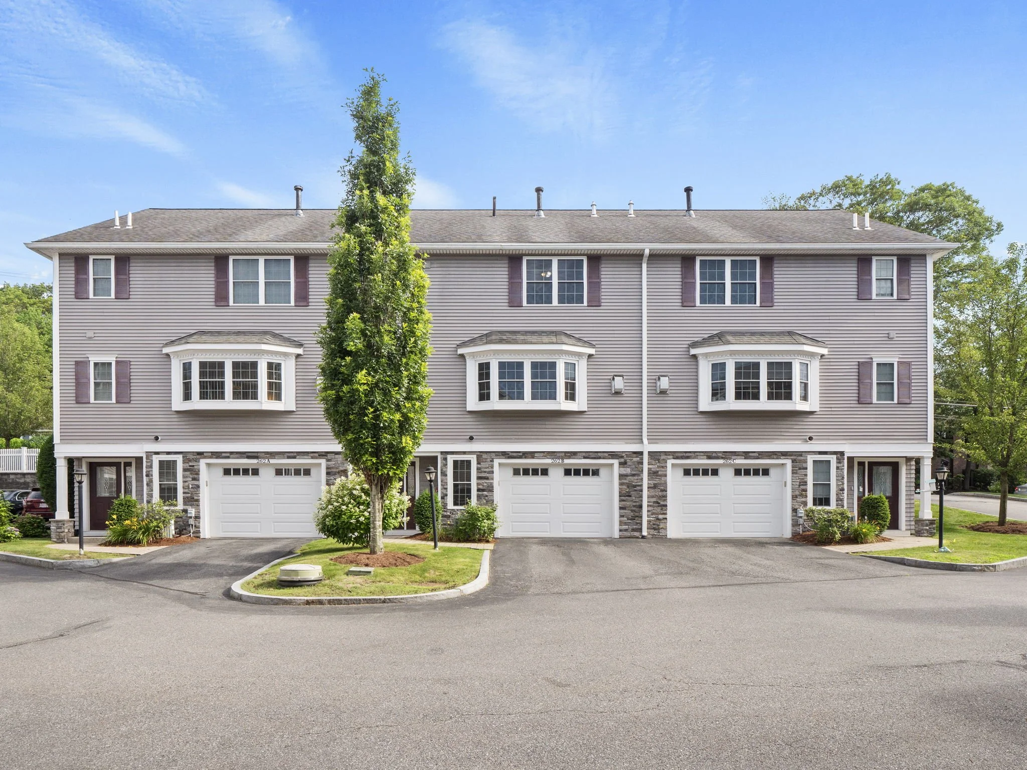 36-web-or-mls-262 Winn St B Burlington MA 36.jpg