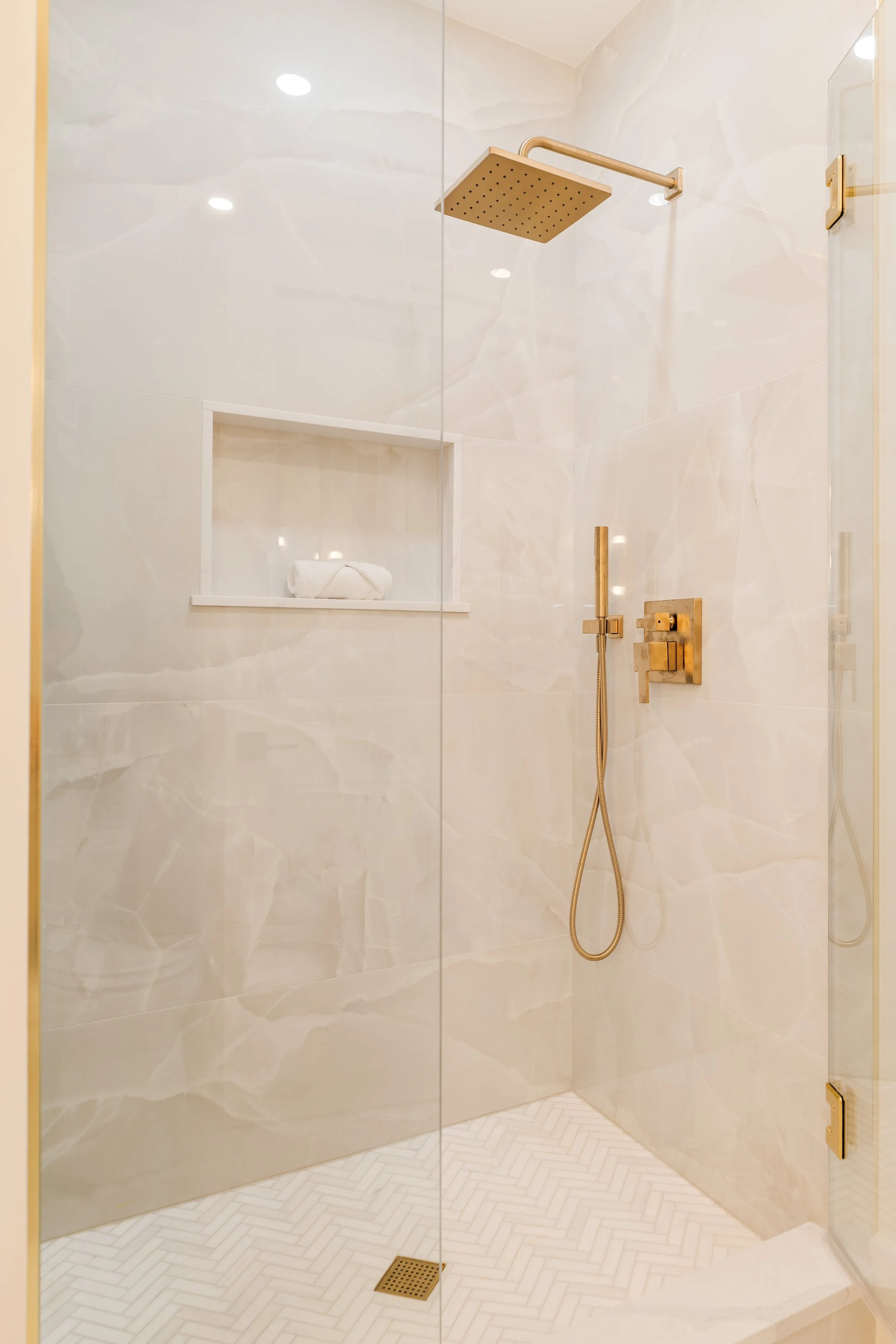 Bath 1st FL-01628.jpg