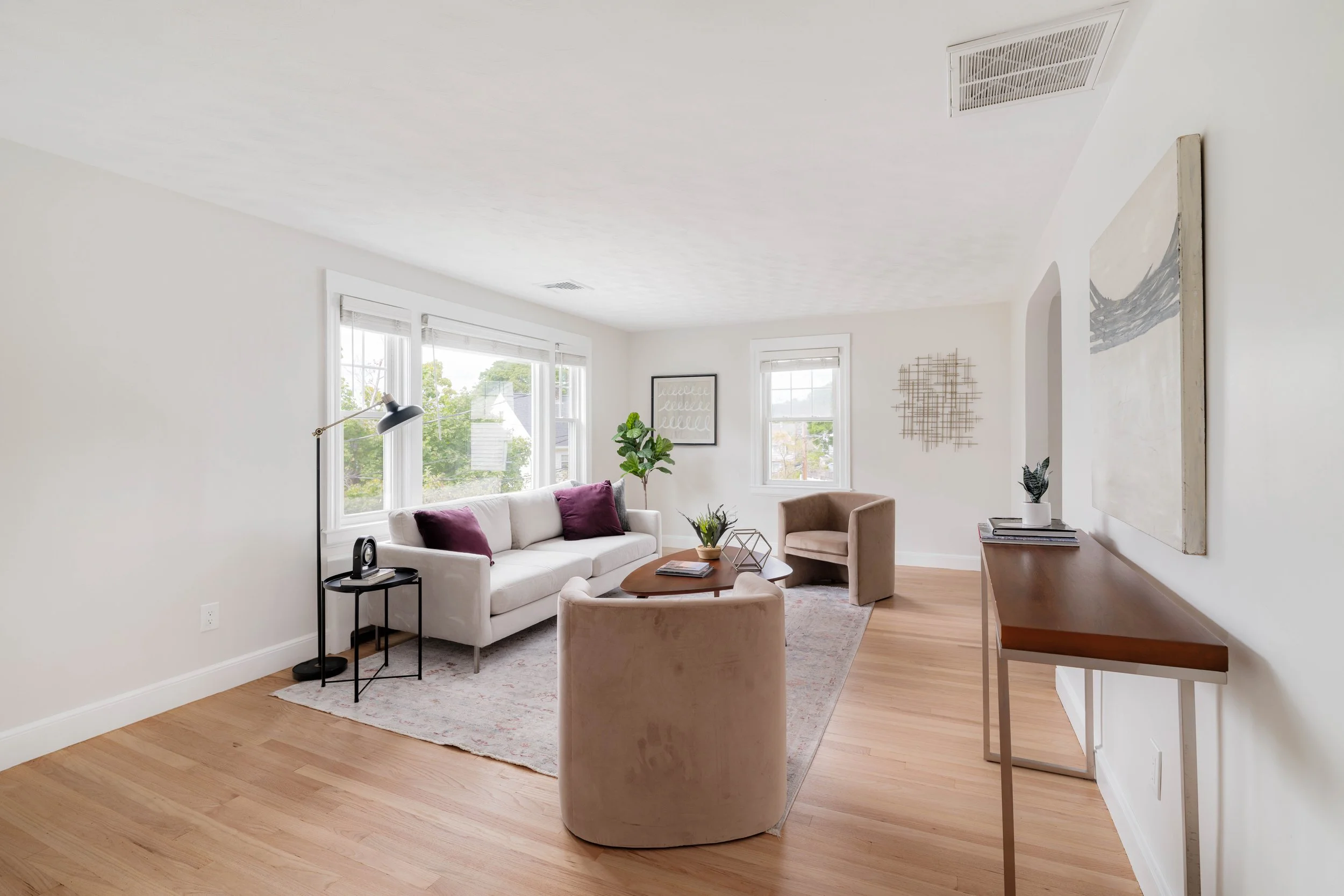 Living Room-6.jpg