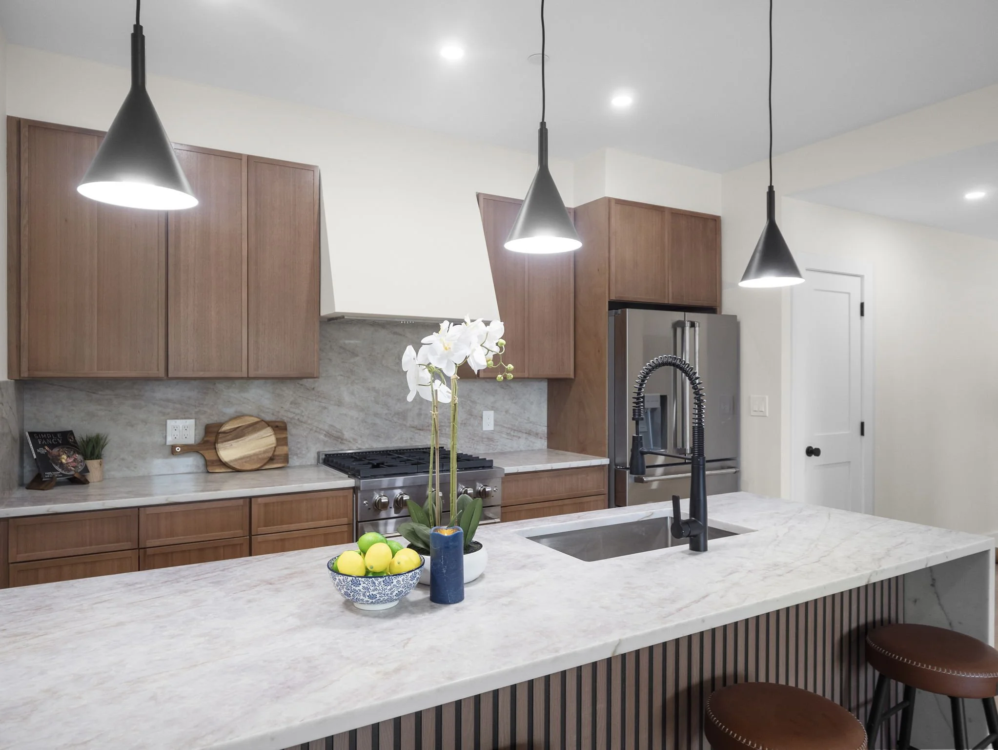 29-web-or-mls-INT 3F - 106 Bunker Hill St Boston MA 12.jpg