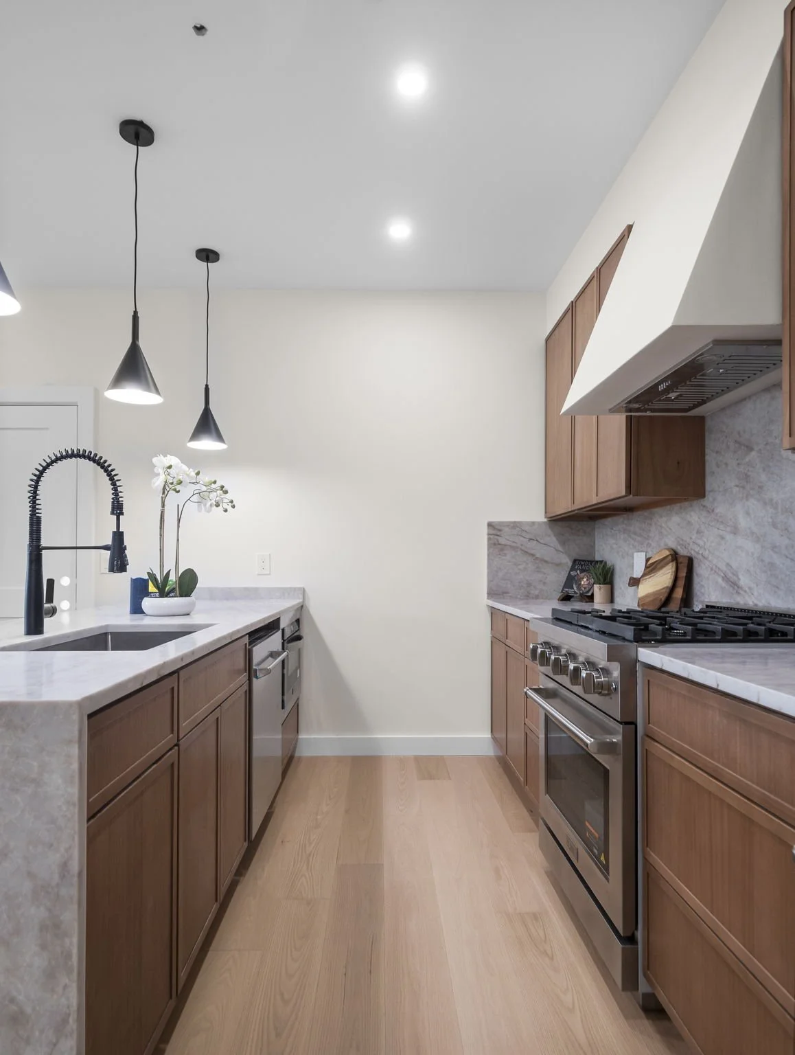 33-web-or-mls-INT 3F - 106 Bunker Hill St Boston MA 16.jpg