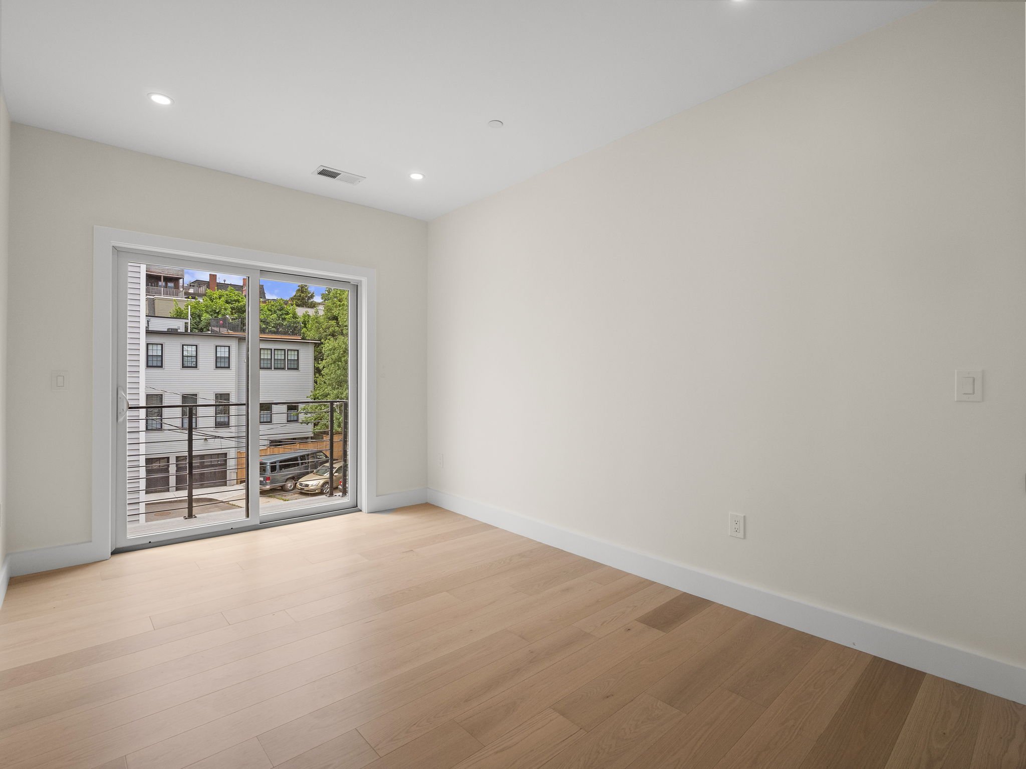 60-web-or-mls-INT 3R - 106 Bunker Hill St Boston MA 14.jpg