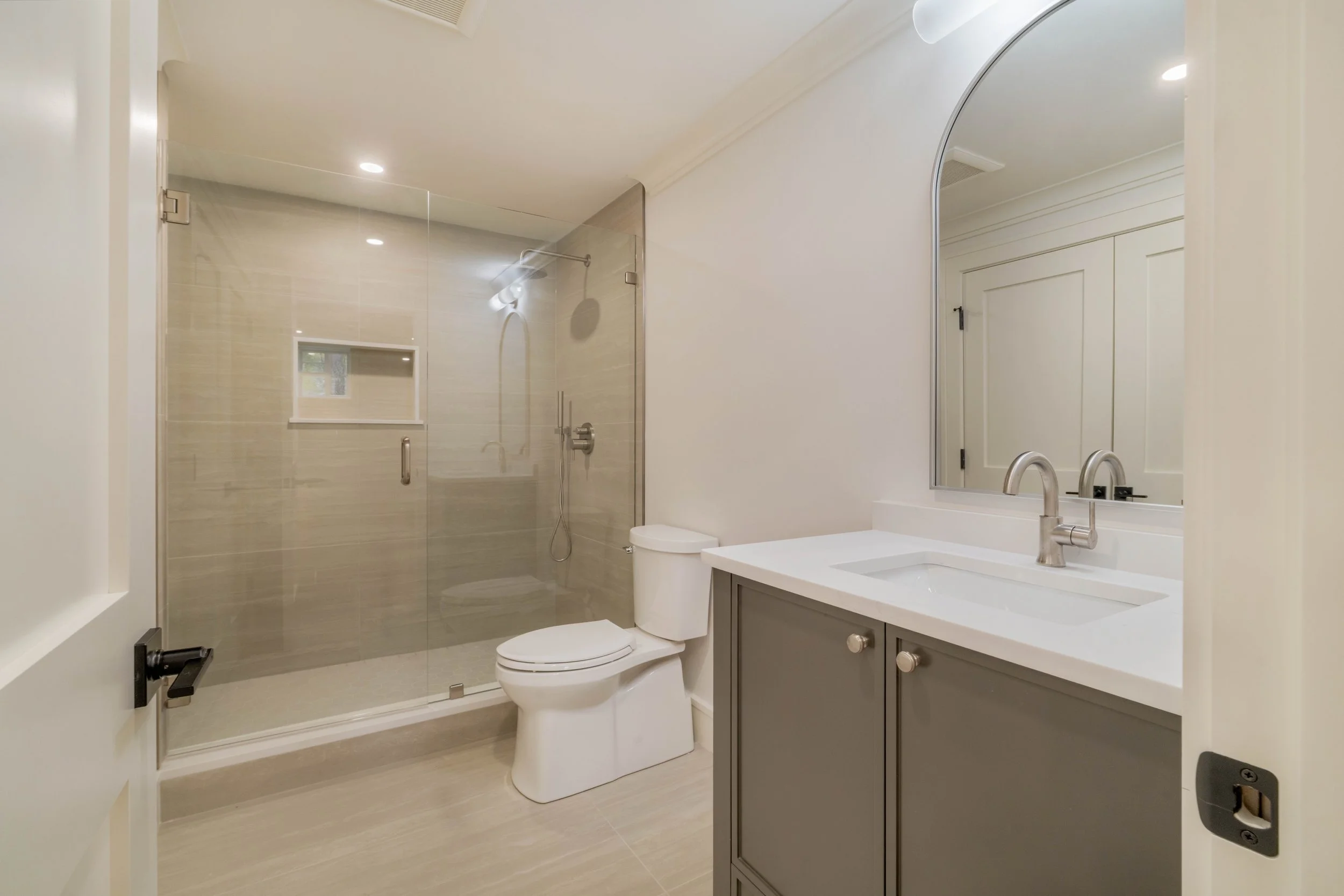 Lower level Bath.jpg