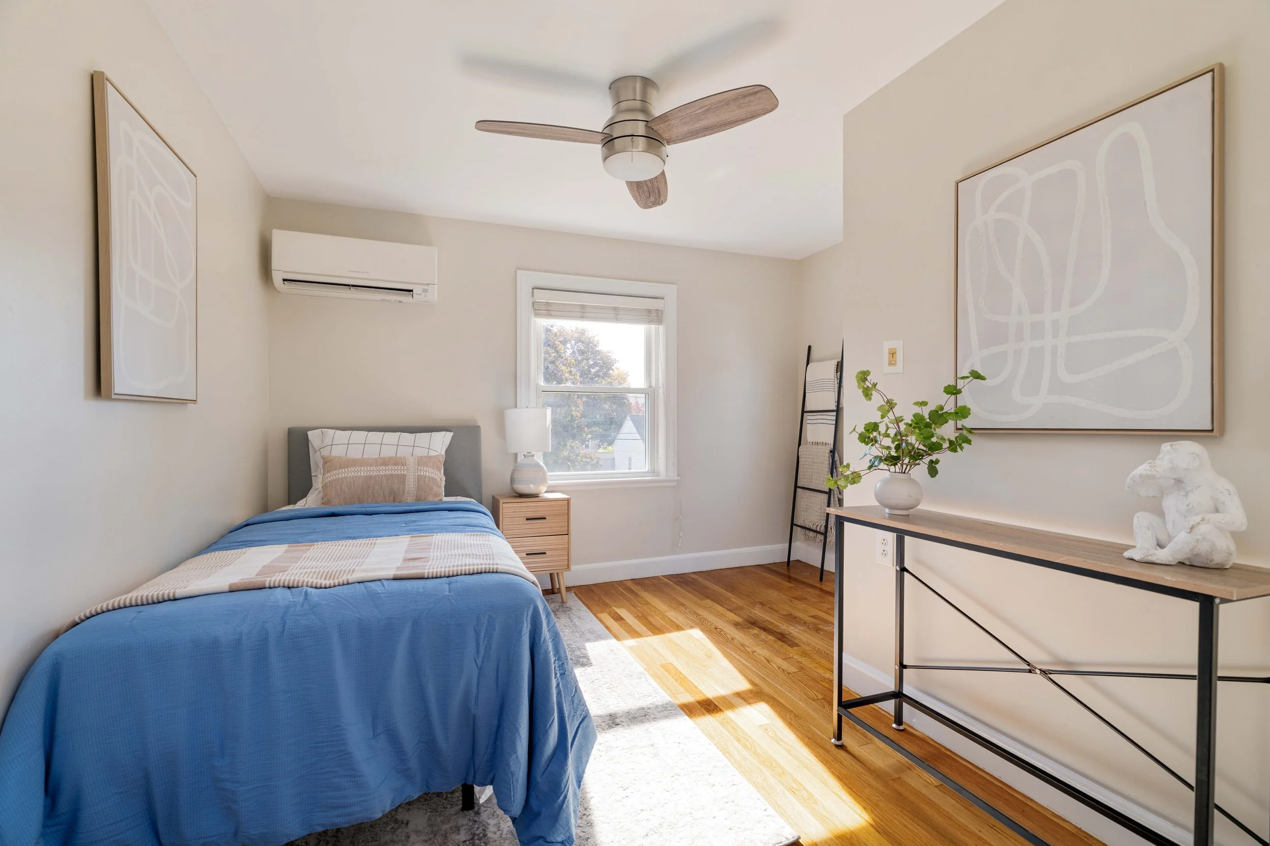 Bedroom 1-03957.jpg