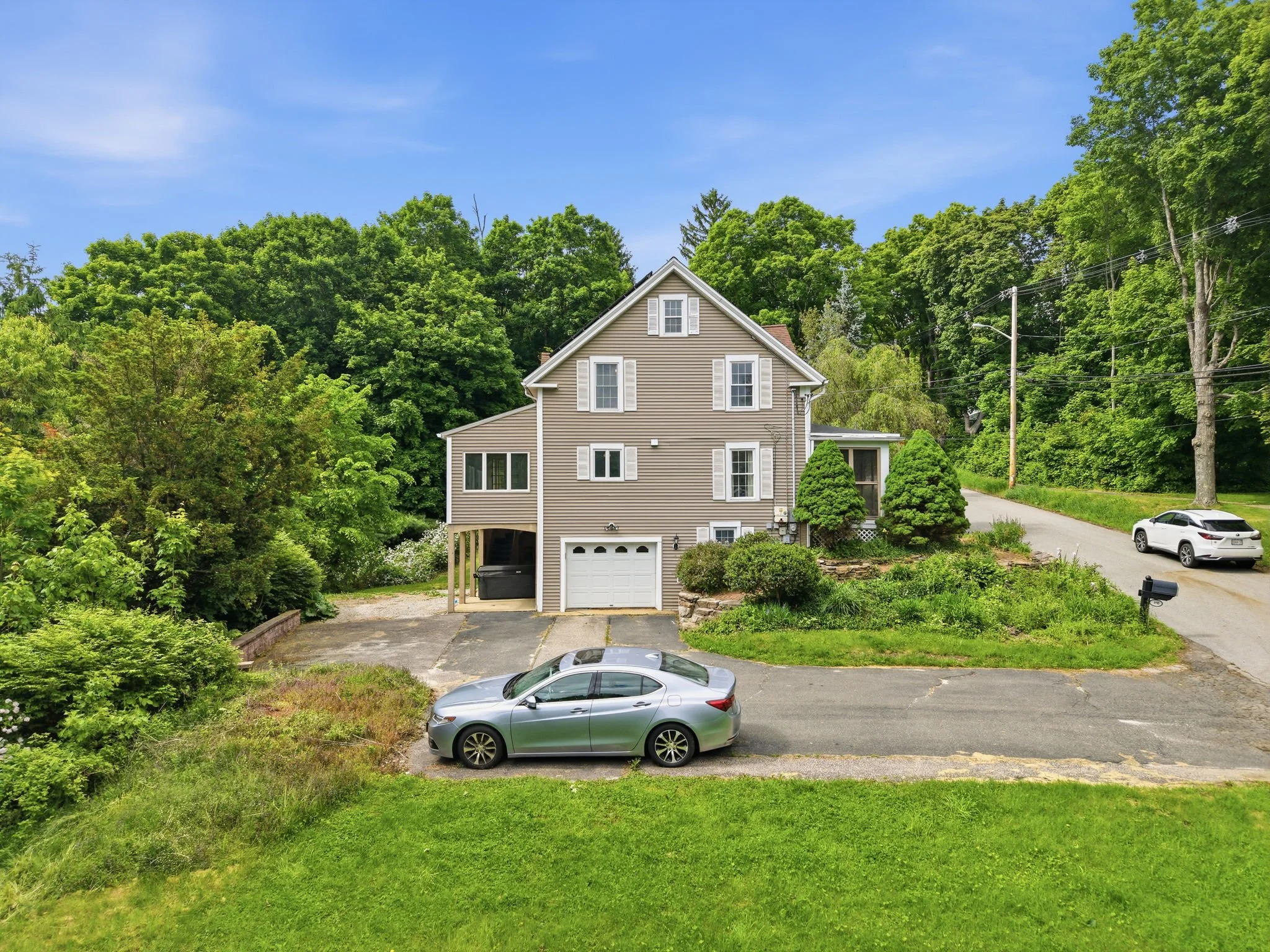 1-web-or-mls-98_Walnut_St_North_Brookfield_MA_047.jpg