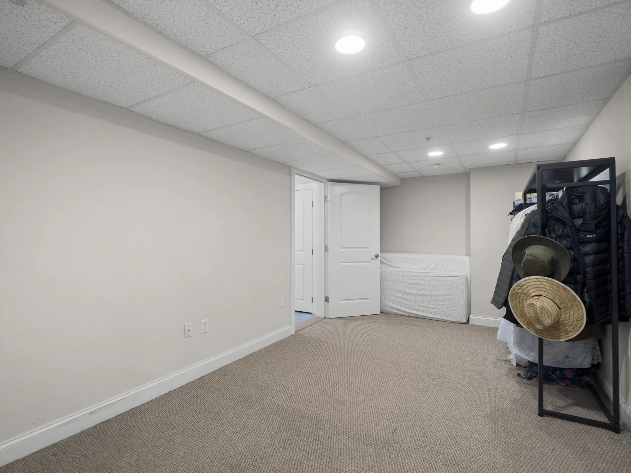 40-web-or-mls-262 Winn St B Burlington MA 4.jpg
