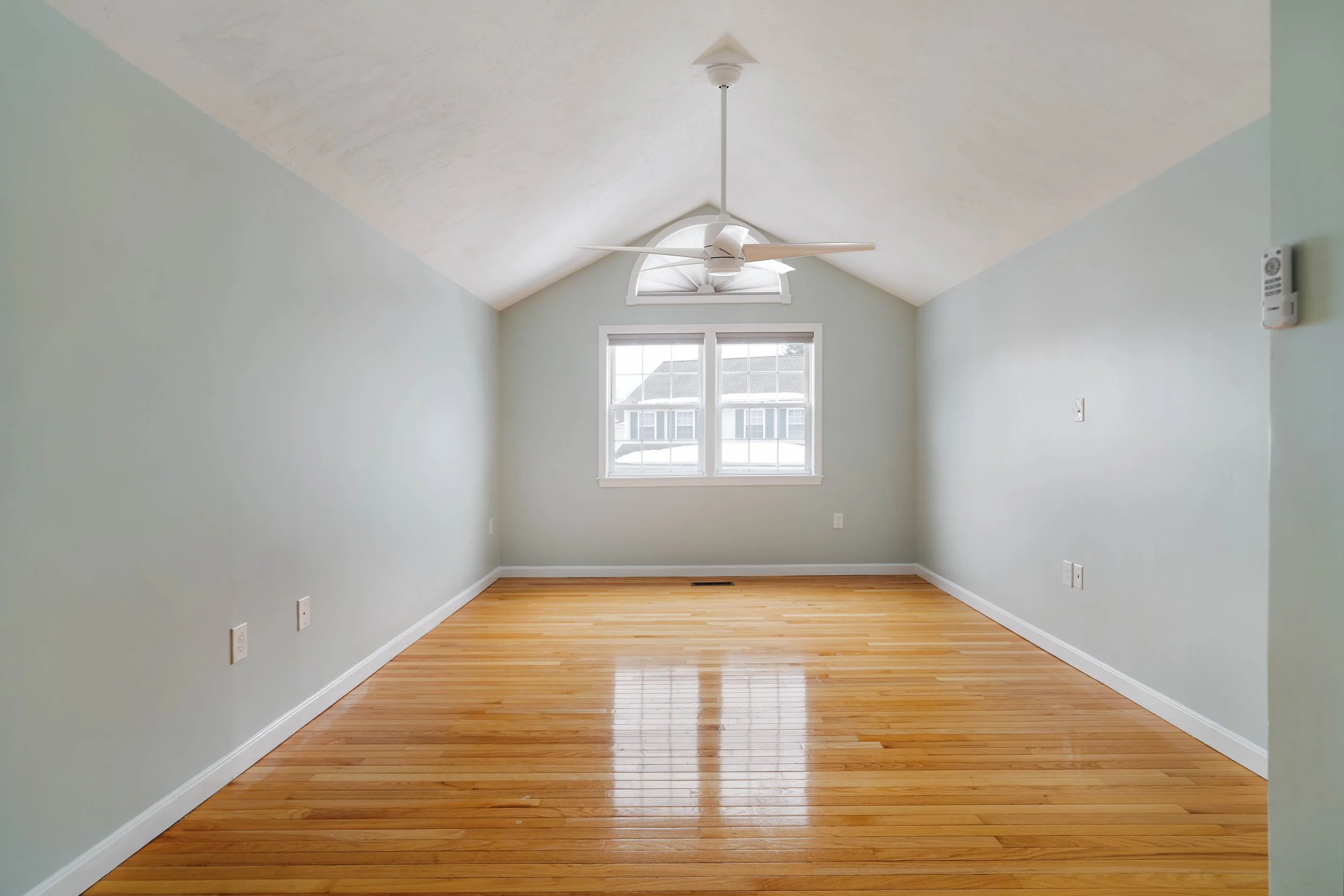 Primary Bedroom-00404.jpg