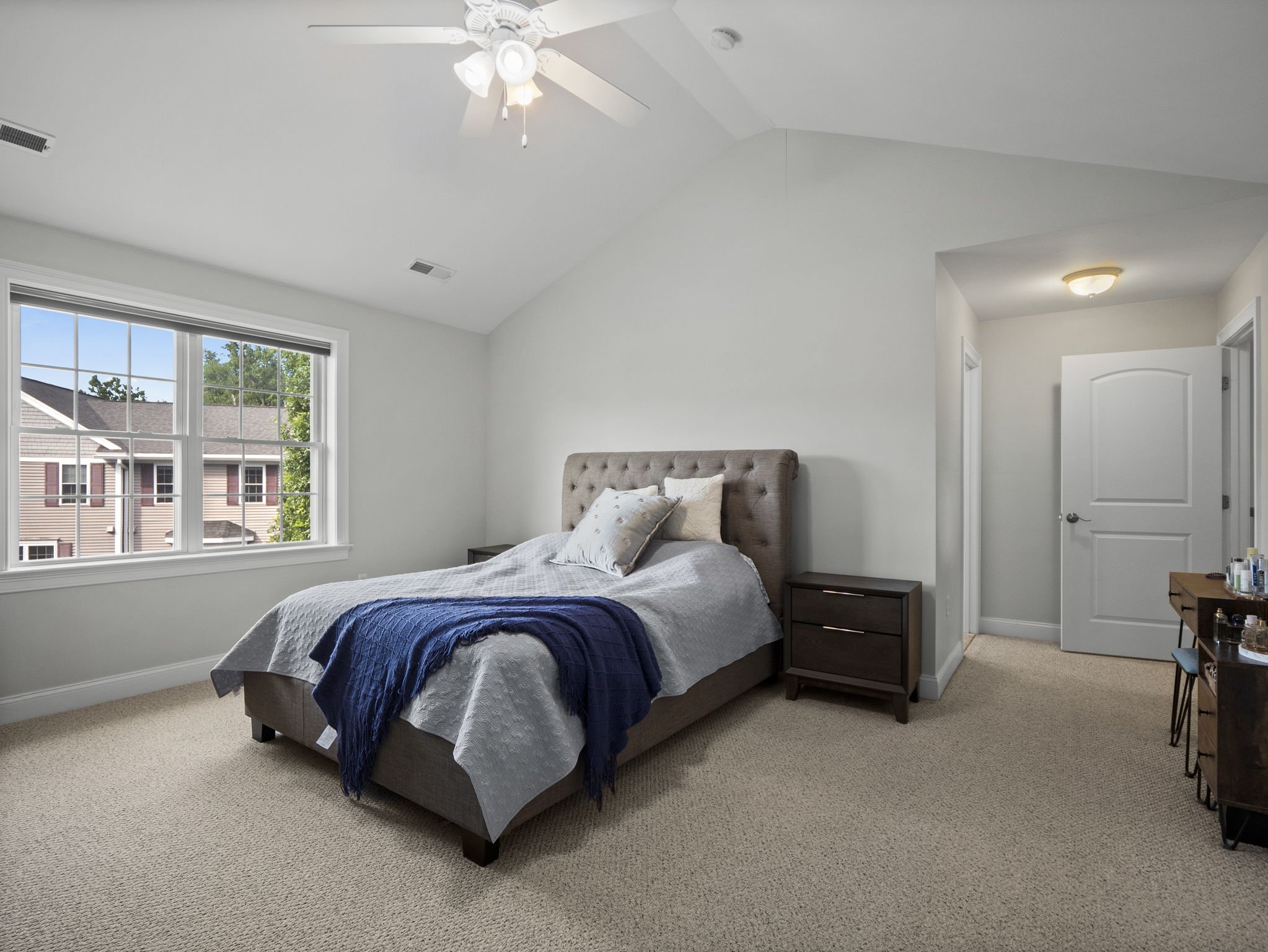 30-web-or-mls-262 Winn St B Burlington MA 30.jpg