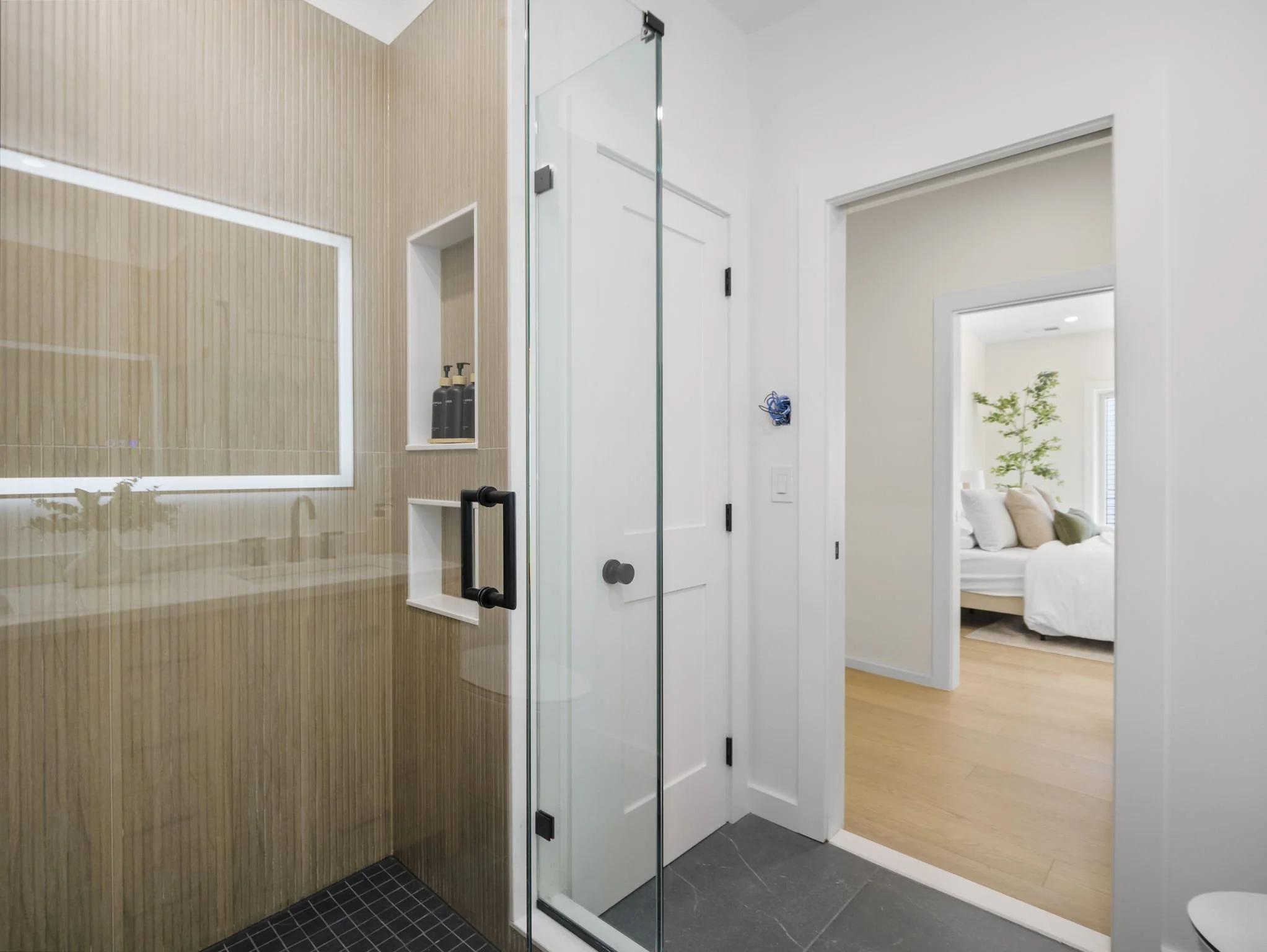 95-web-or-mls-106 Bunker Hill St 3R Boston MA 21.jpg