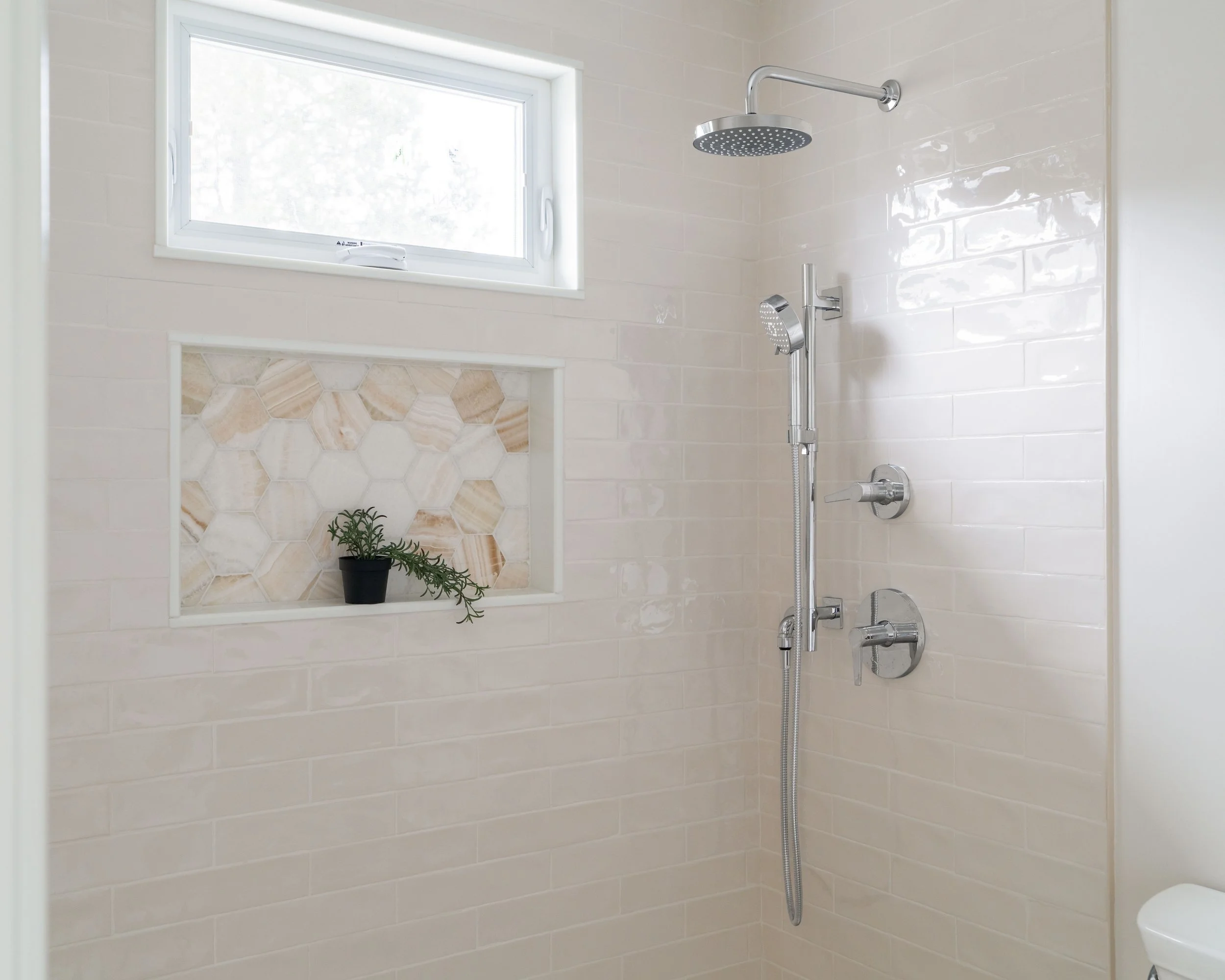 Primary Bed & Bath-06403.jpg