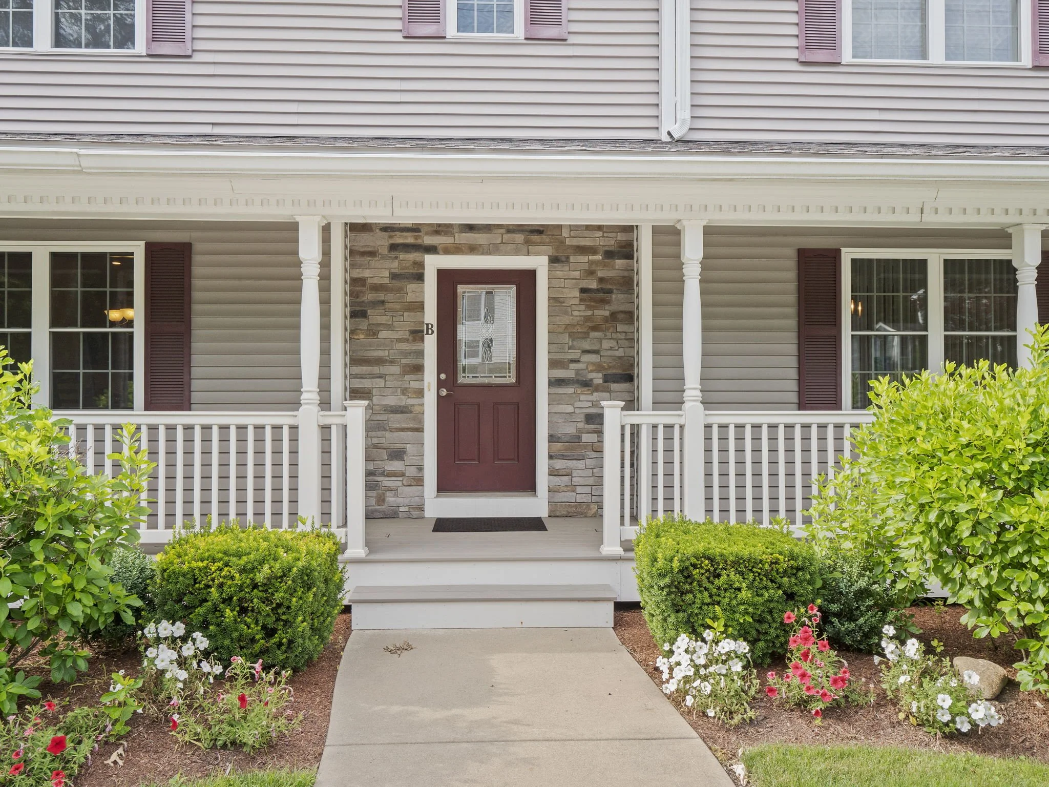 1-web-or-mls-262 Winn St B Burlington MA 44.jpg