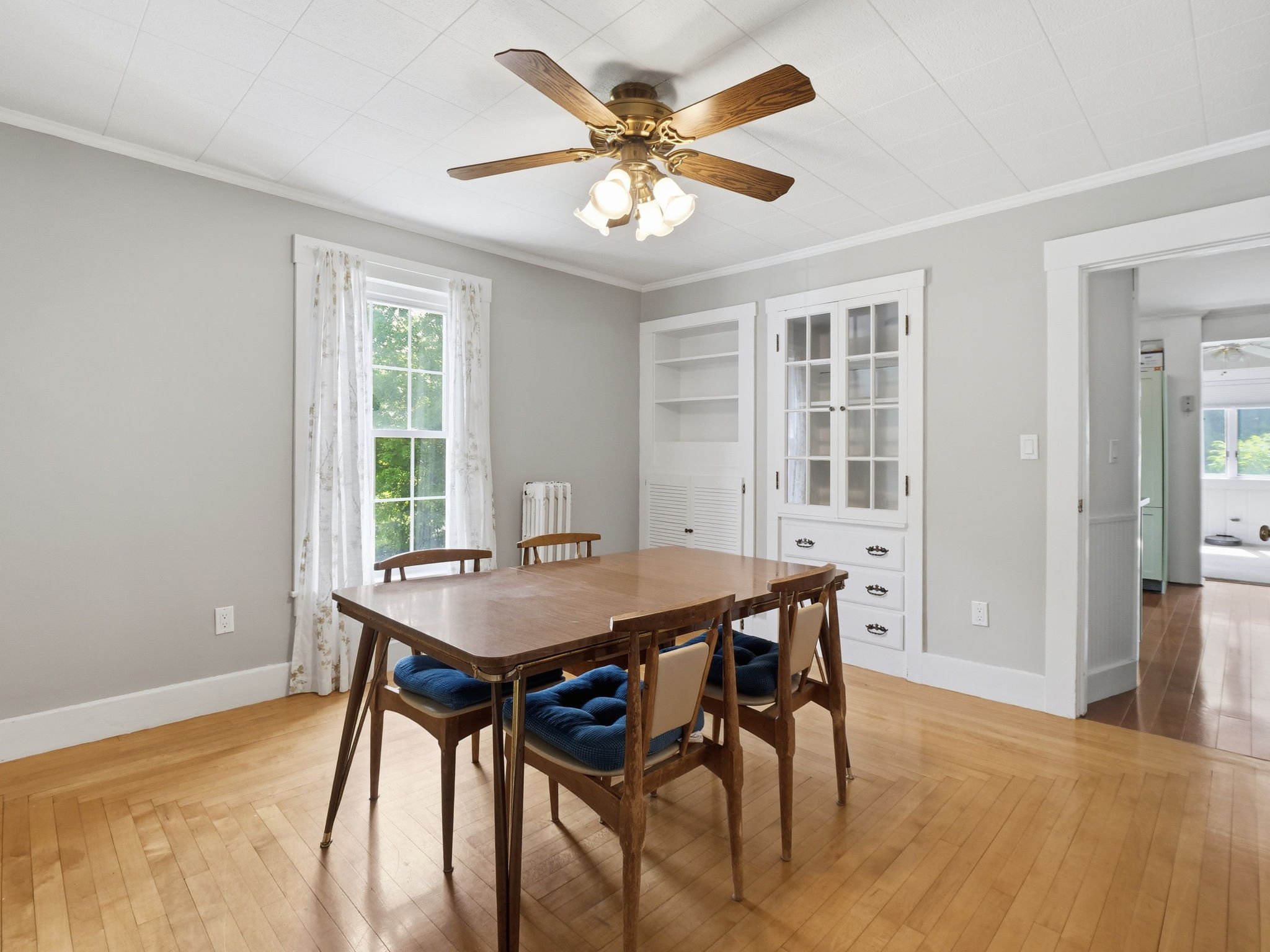 10-web-or-mls-98_Walnut_St_North_Brookfield_MA_002.jpg