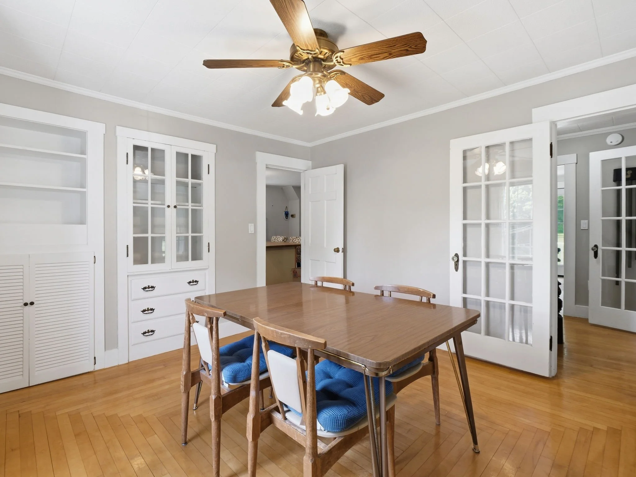 11-web-or-mls-98_Walnut_St_North_Brookfield_MA_003.jpg