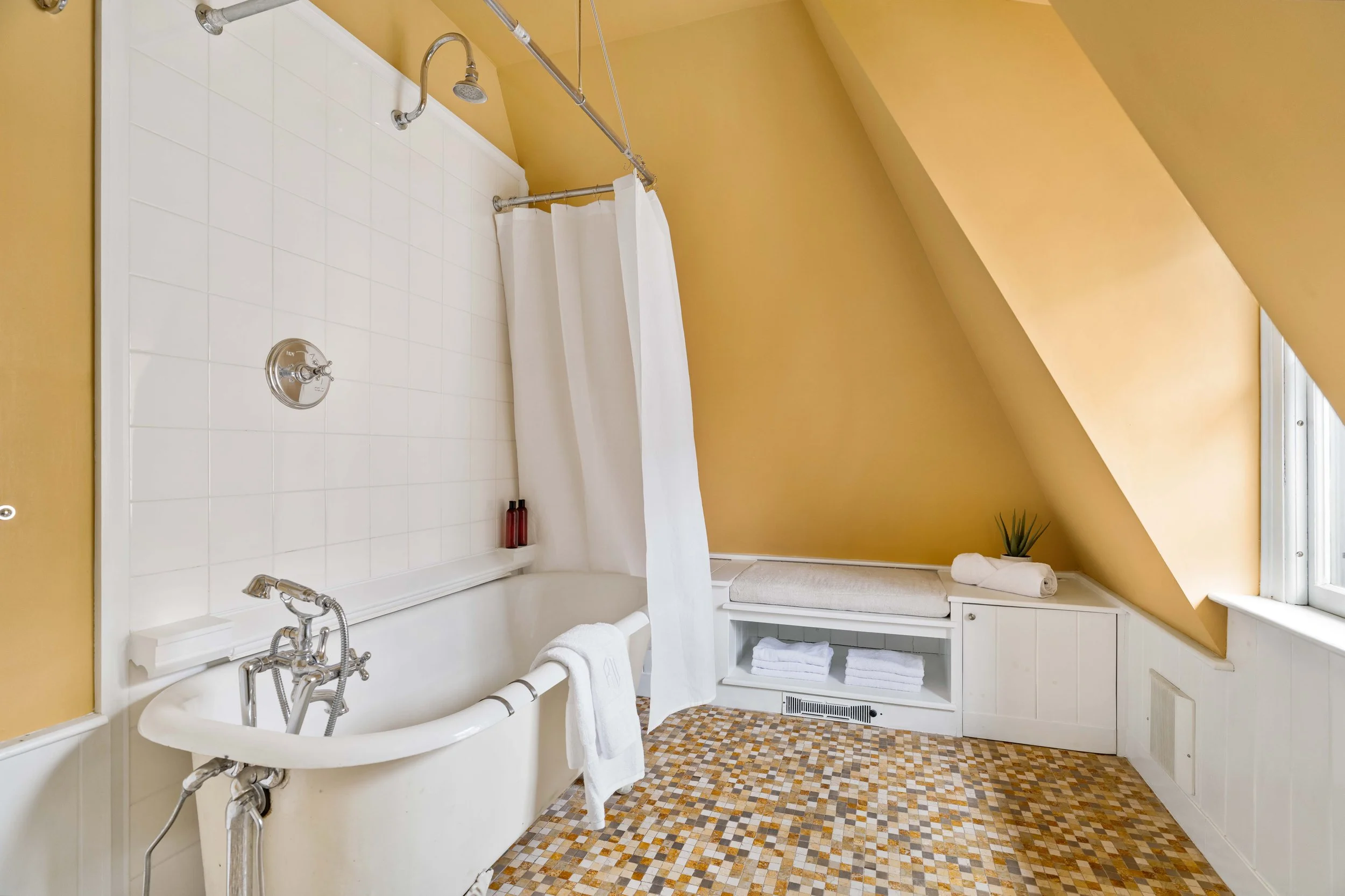 Bathroom 3rd FL-3.jpg