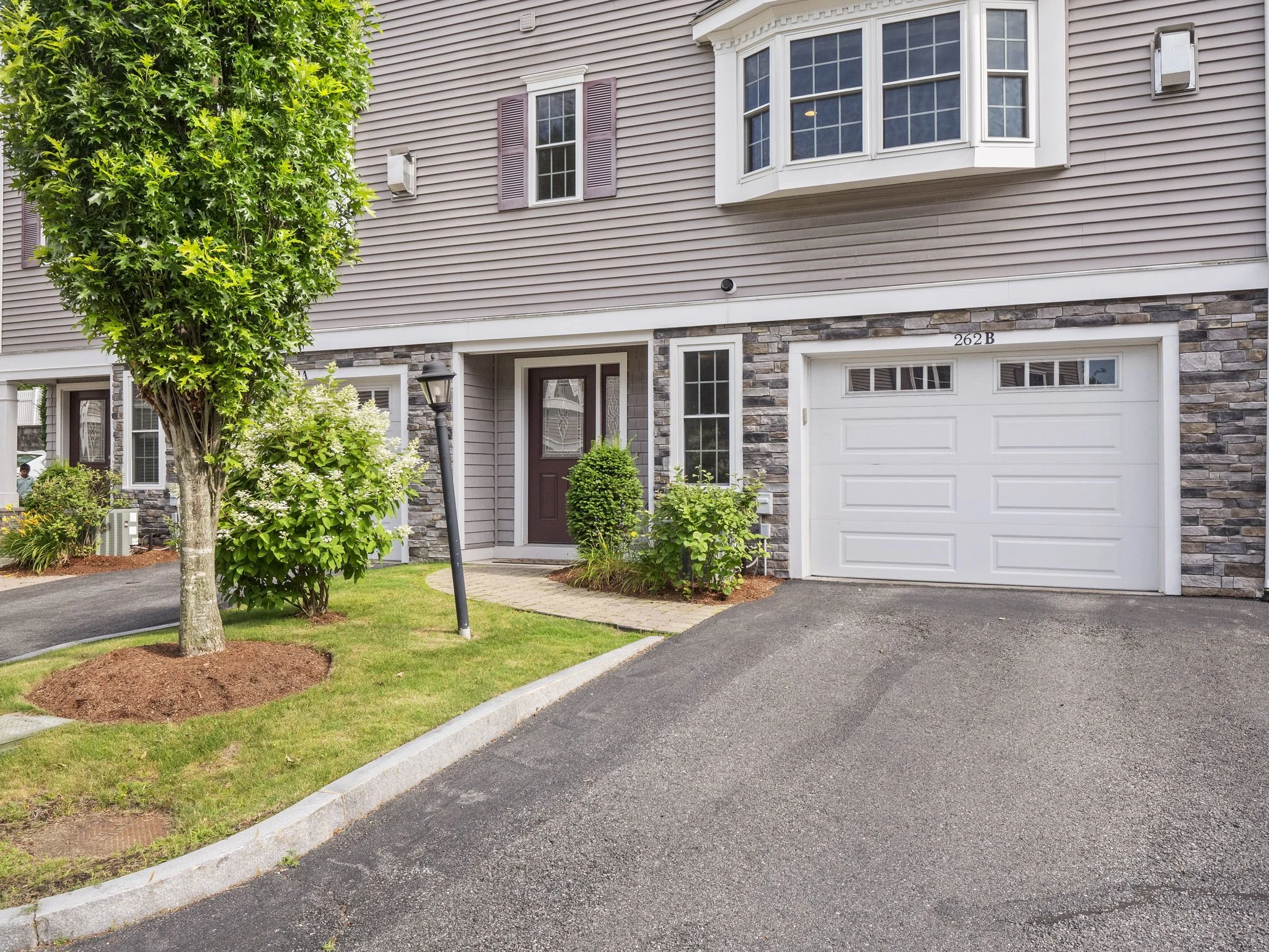 37-web-or-mls-262 Winn St B Burlington MA 37.jpg