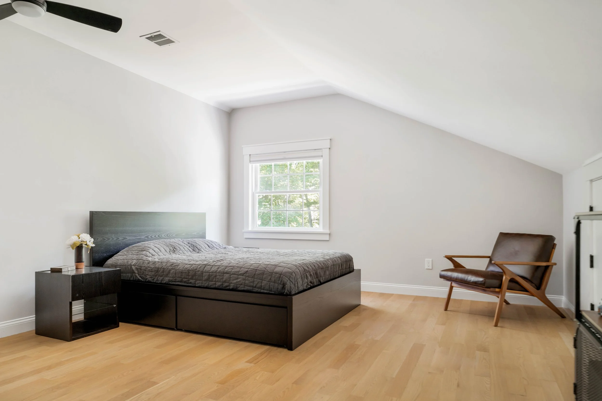 Bed 1-04528.jpg