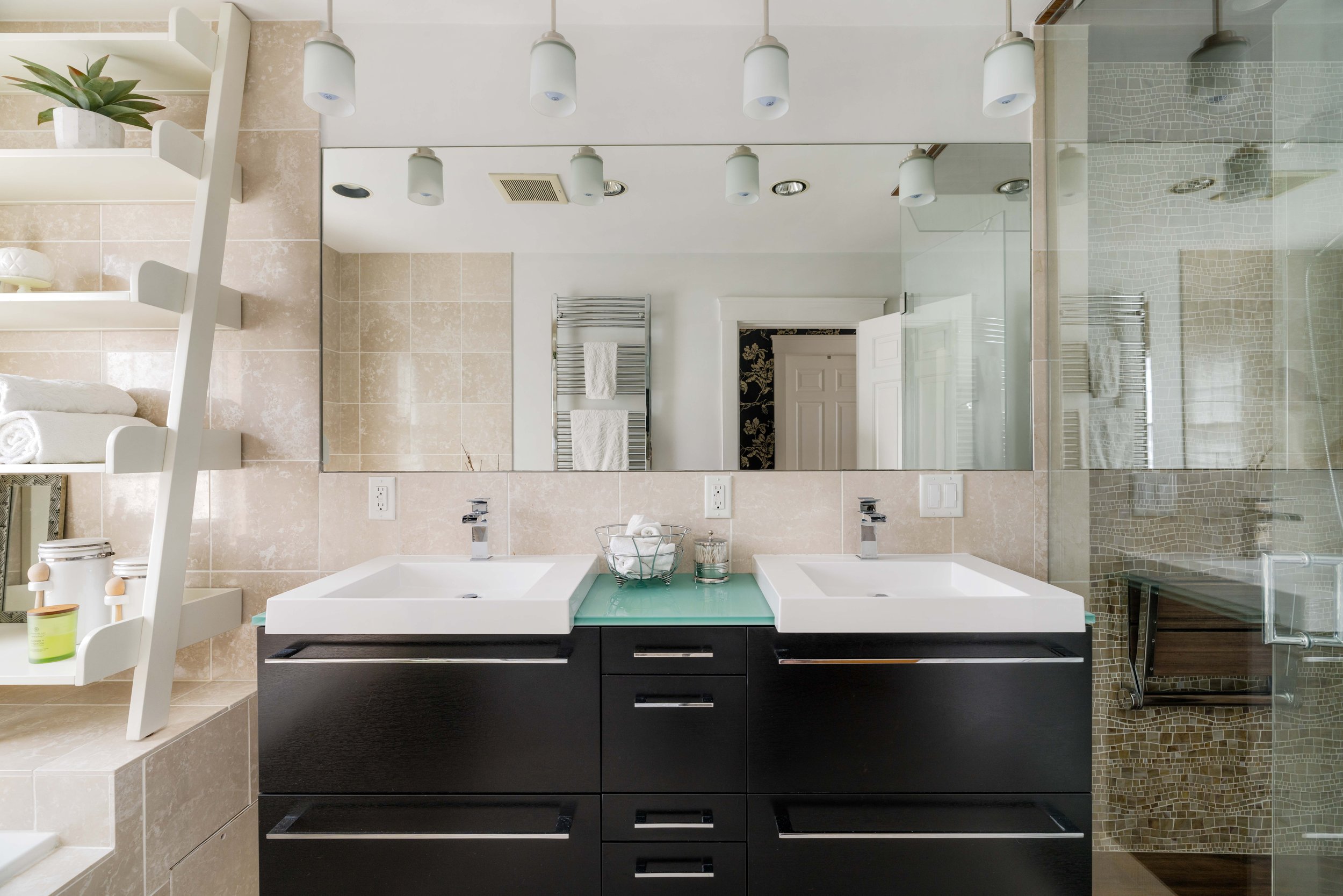 Primary Bed & Bath-20.jpg