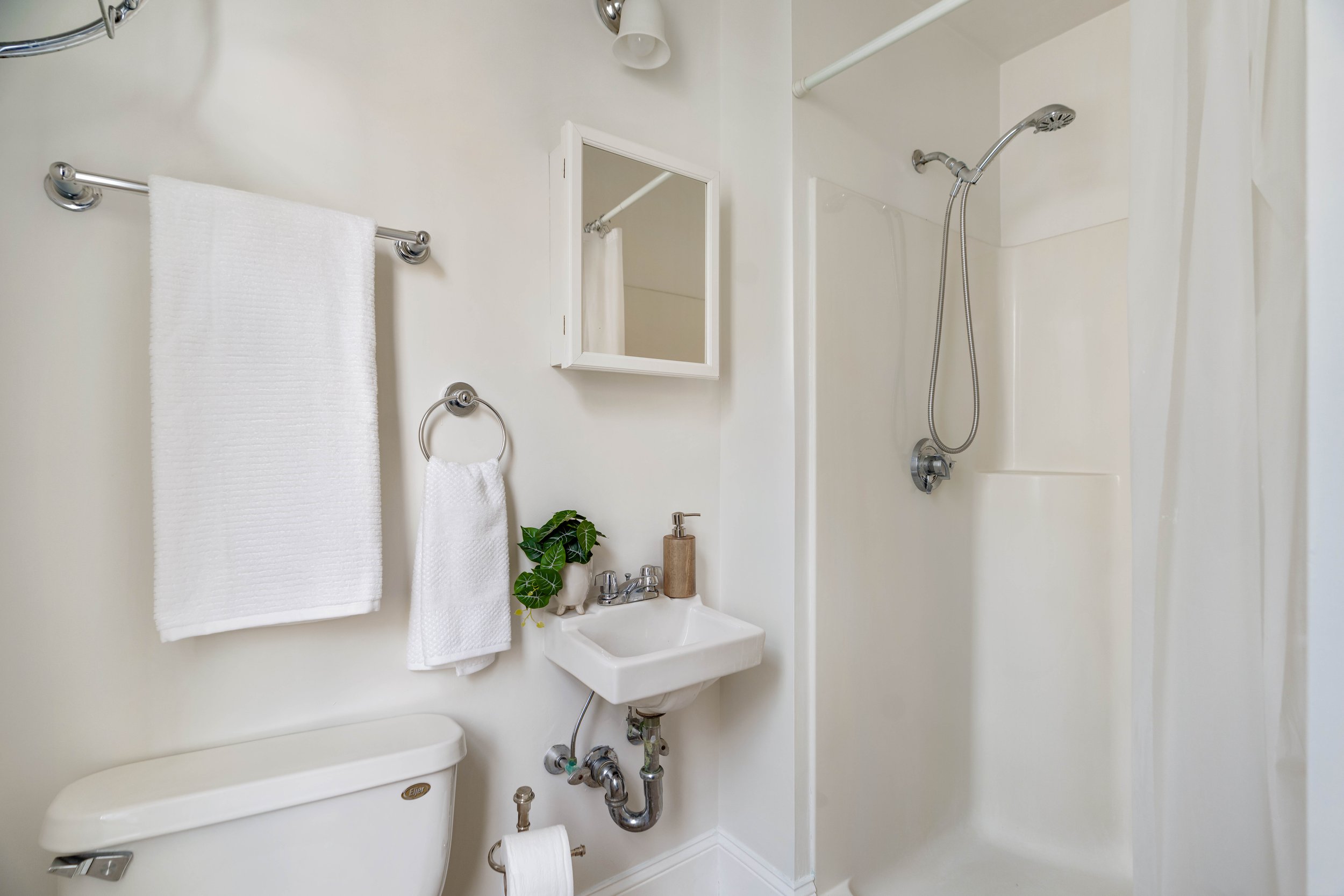 Bed & Bath-06290.jpg