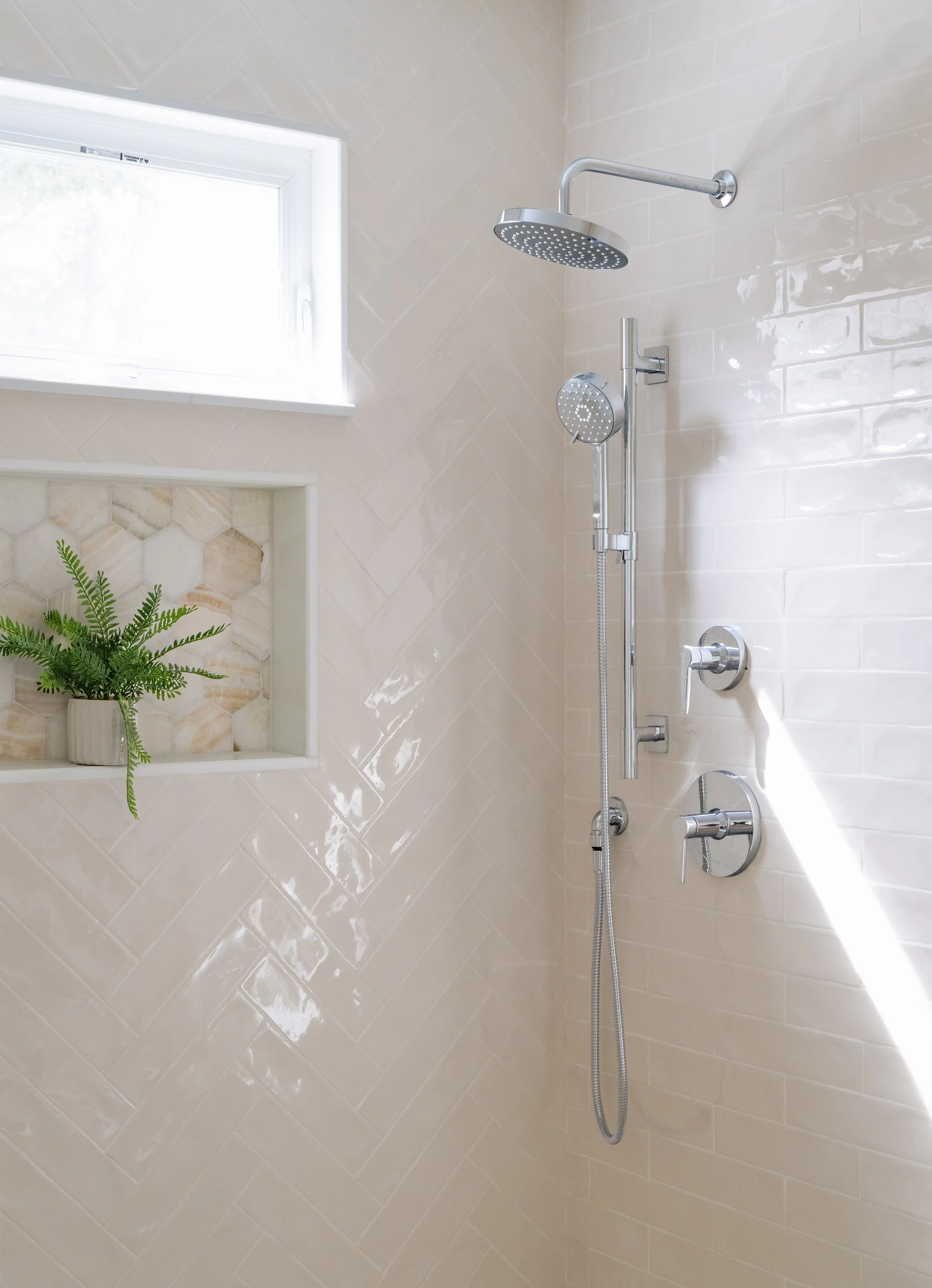 Primary Bed & Bath-06264.jpg