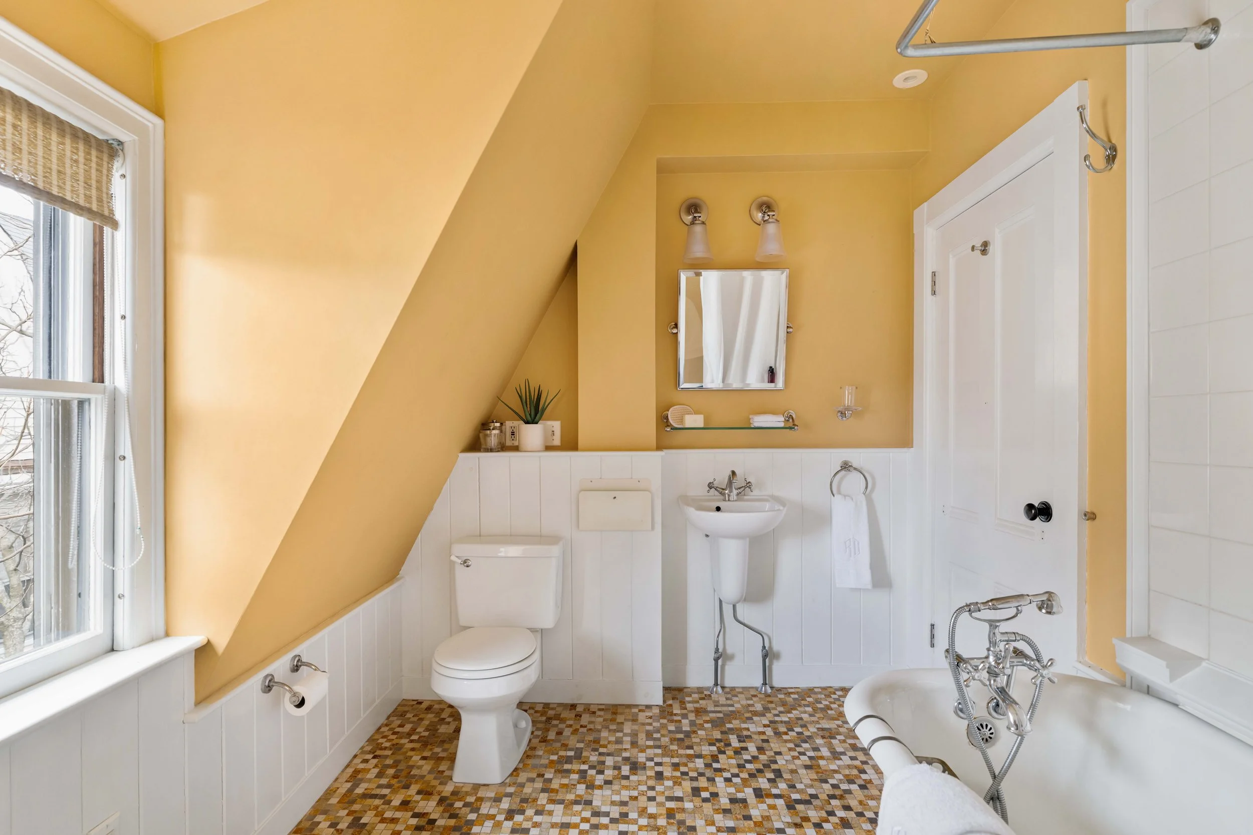 Bathroom 3rd FL-4.jpg