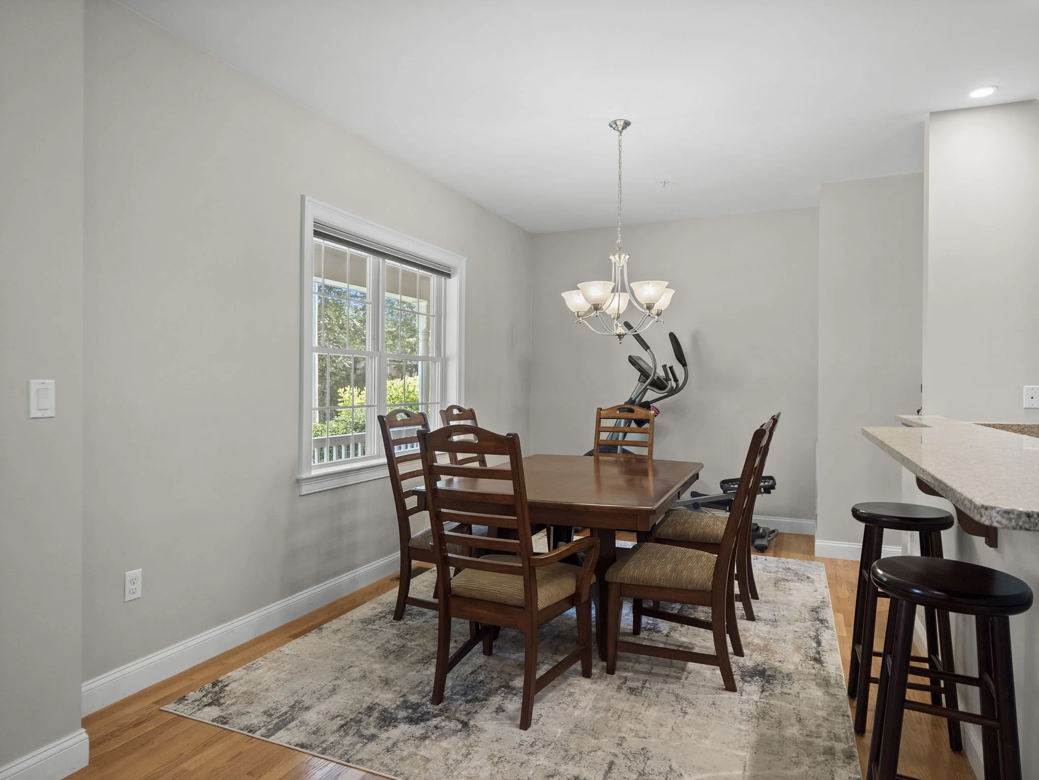 7-web-or-mls-262 Winn St B Burlington MA 6.jpg