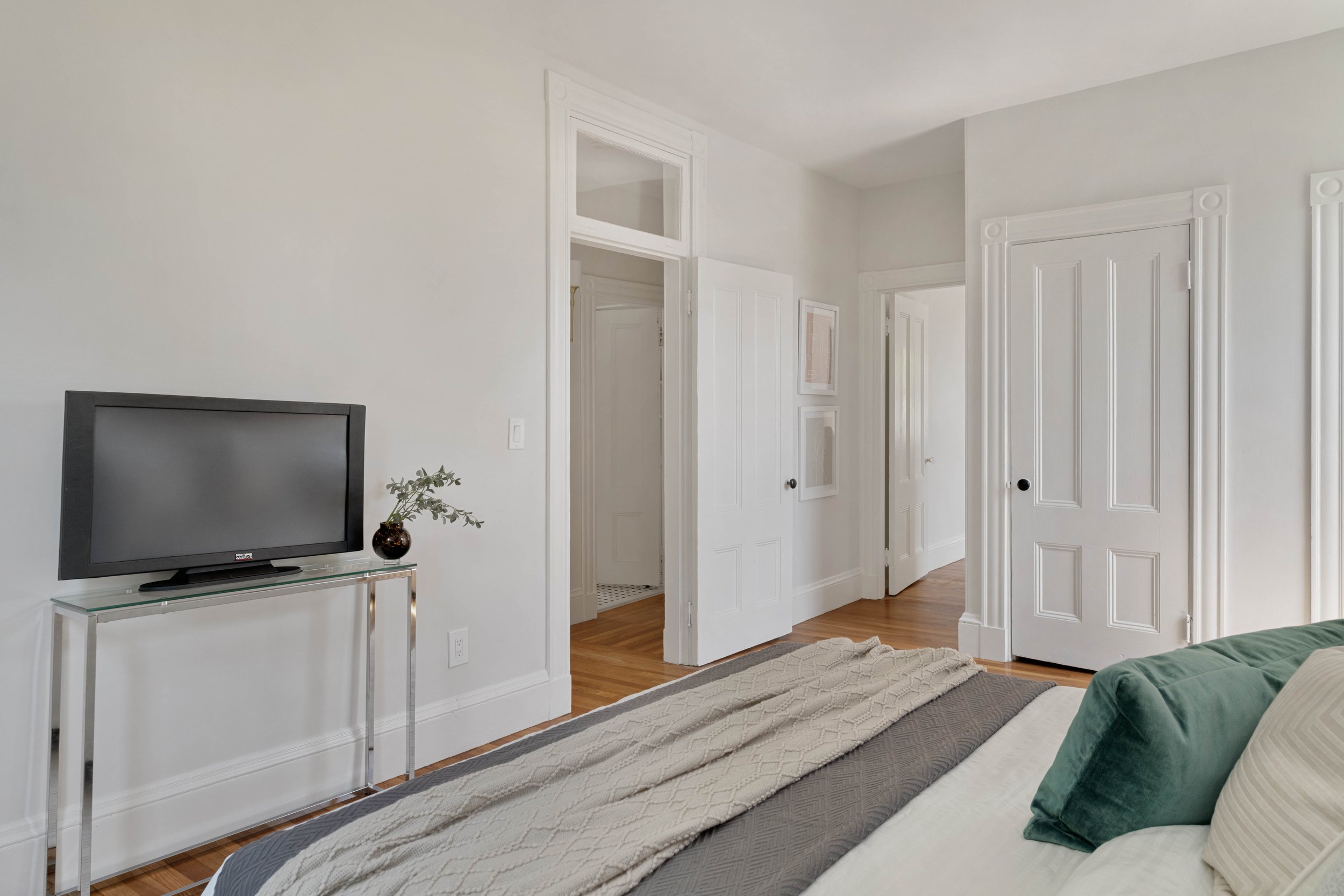 Primary Bed-7.jpg