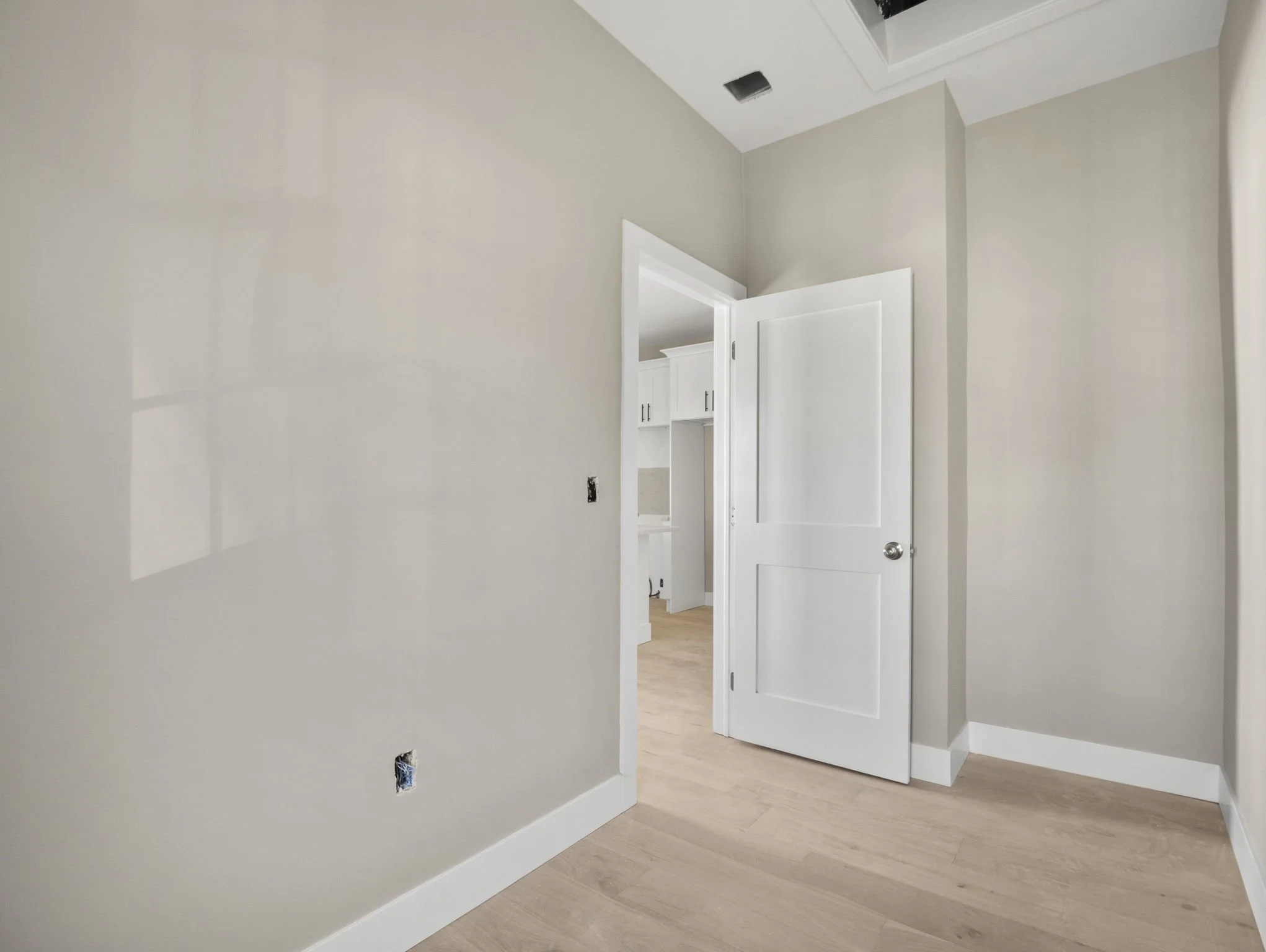 3-web-or-mls-350 Windsor St Unit 2 Cambridge MA 3.jpg