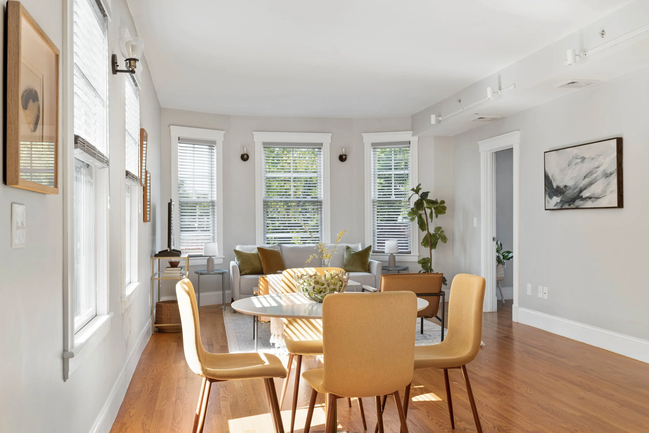 Dining Area.jpg