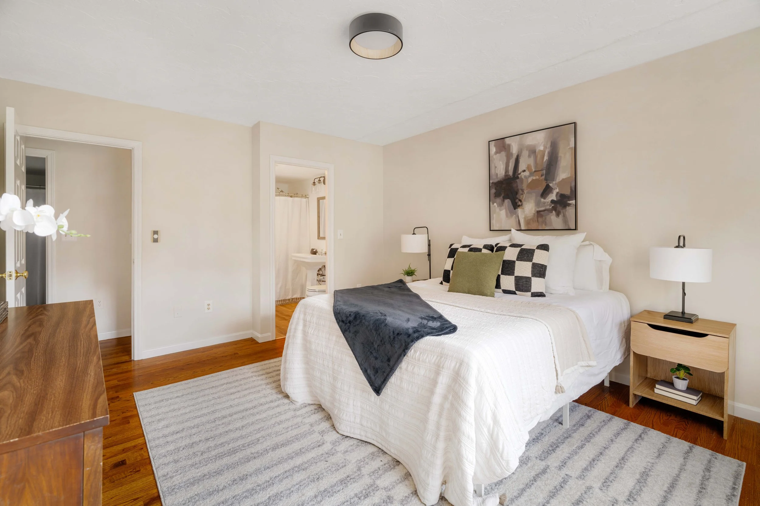 Primary Bed & Bath-5.jpg