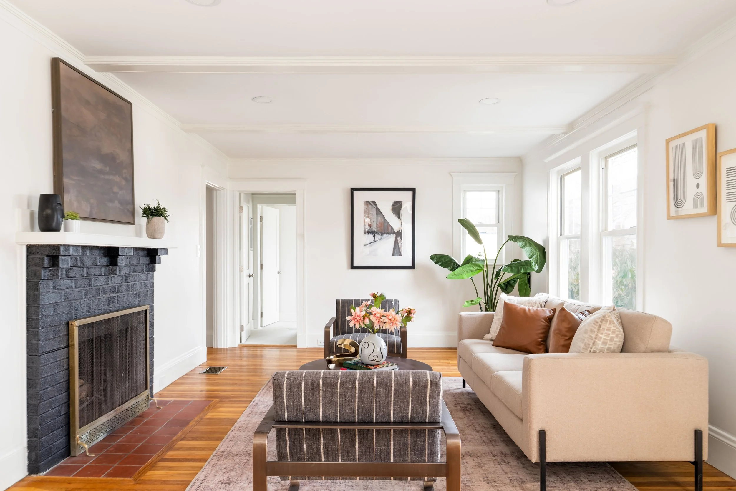 Living Room-2.jpg