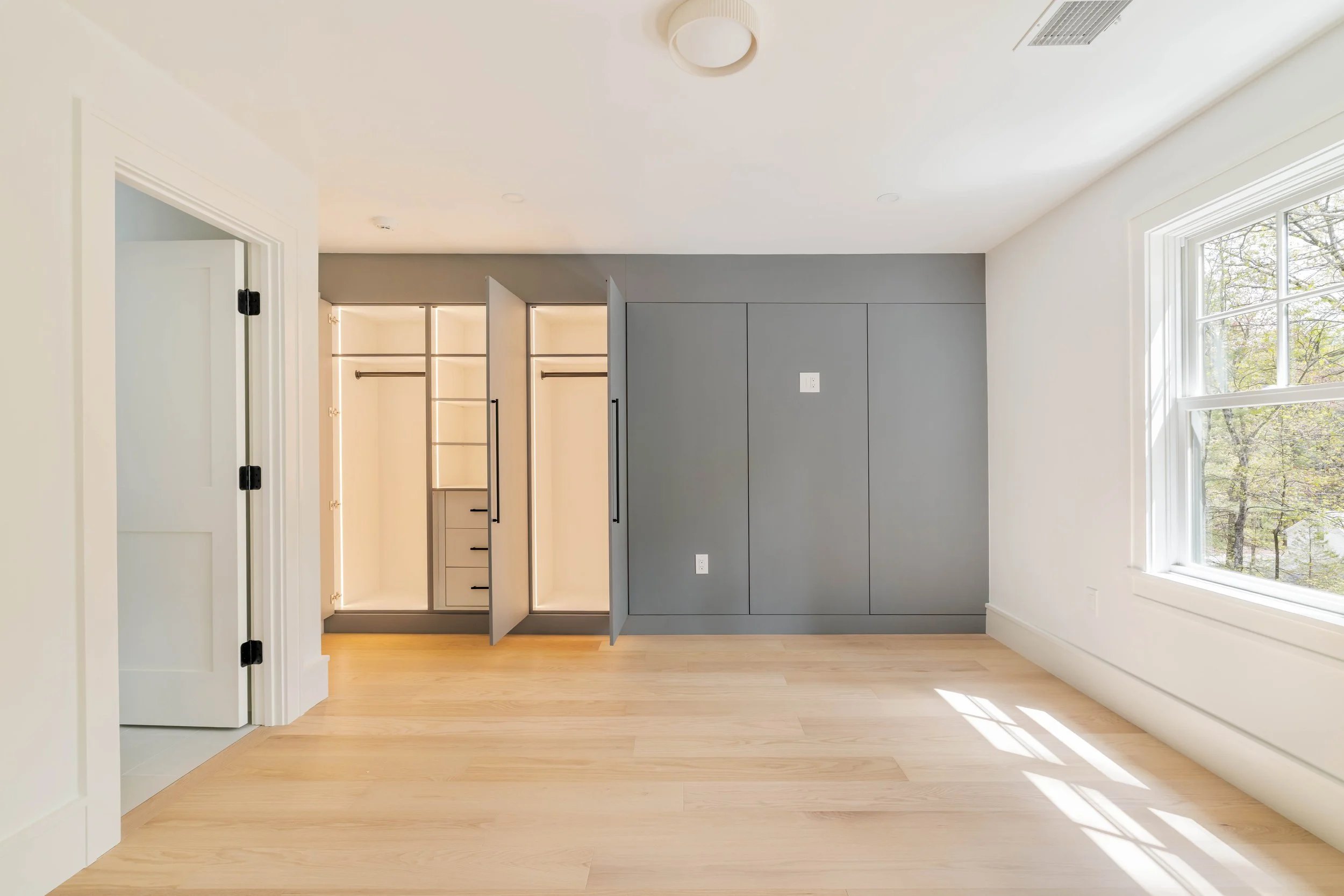 Bed  Bath 3-02226.jpg
