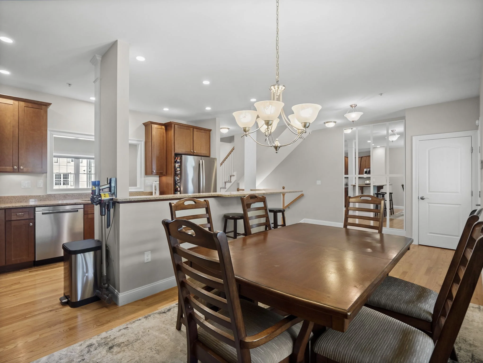 8-web-or-mls-262 Winn St B Burlington MA 7.jpg