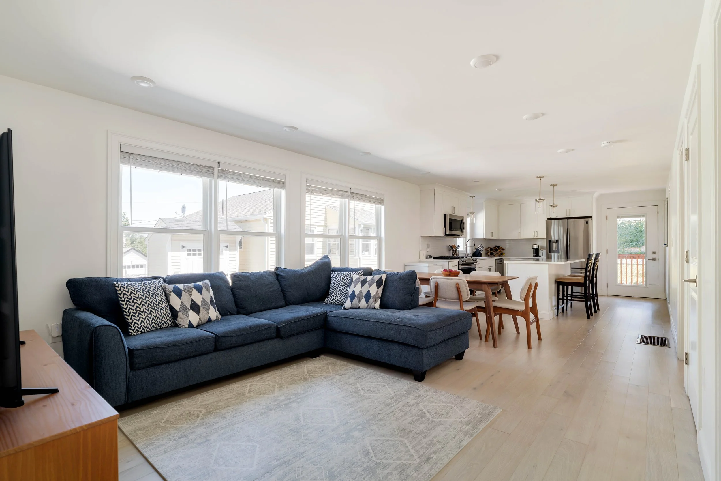 Living Room-01686.jpg