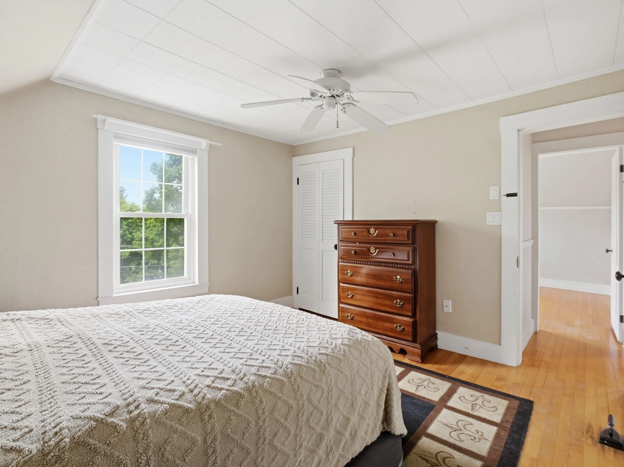 25-web-or-mls-98_Walnut_St_North_Brookfield_MA_027.jpg
