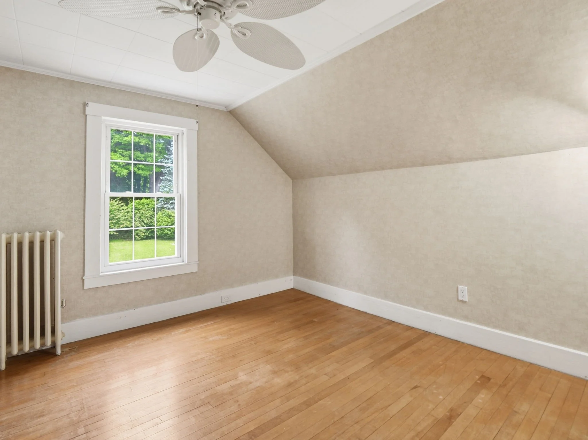 30-web-or-mls-98_Walnut_St_North_Brookfield_MA_032.jpg