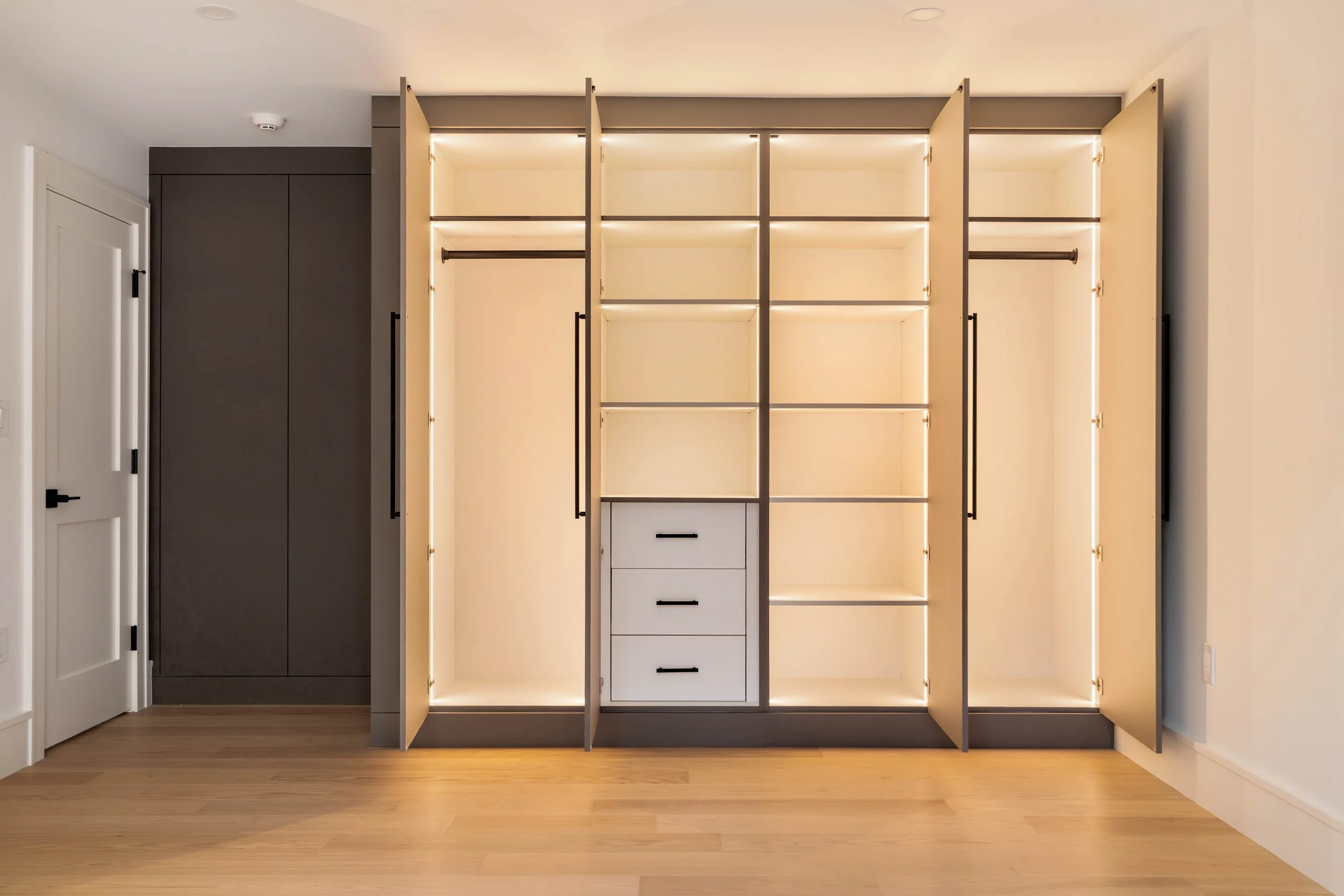 Bed  Bath 1-02194.jpg