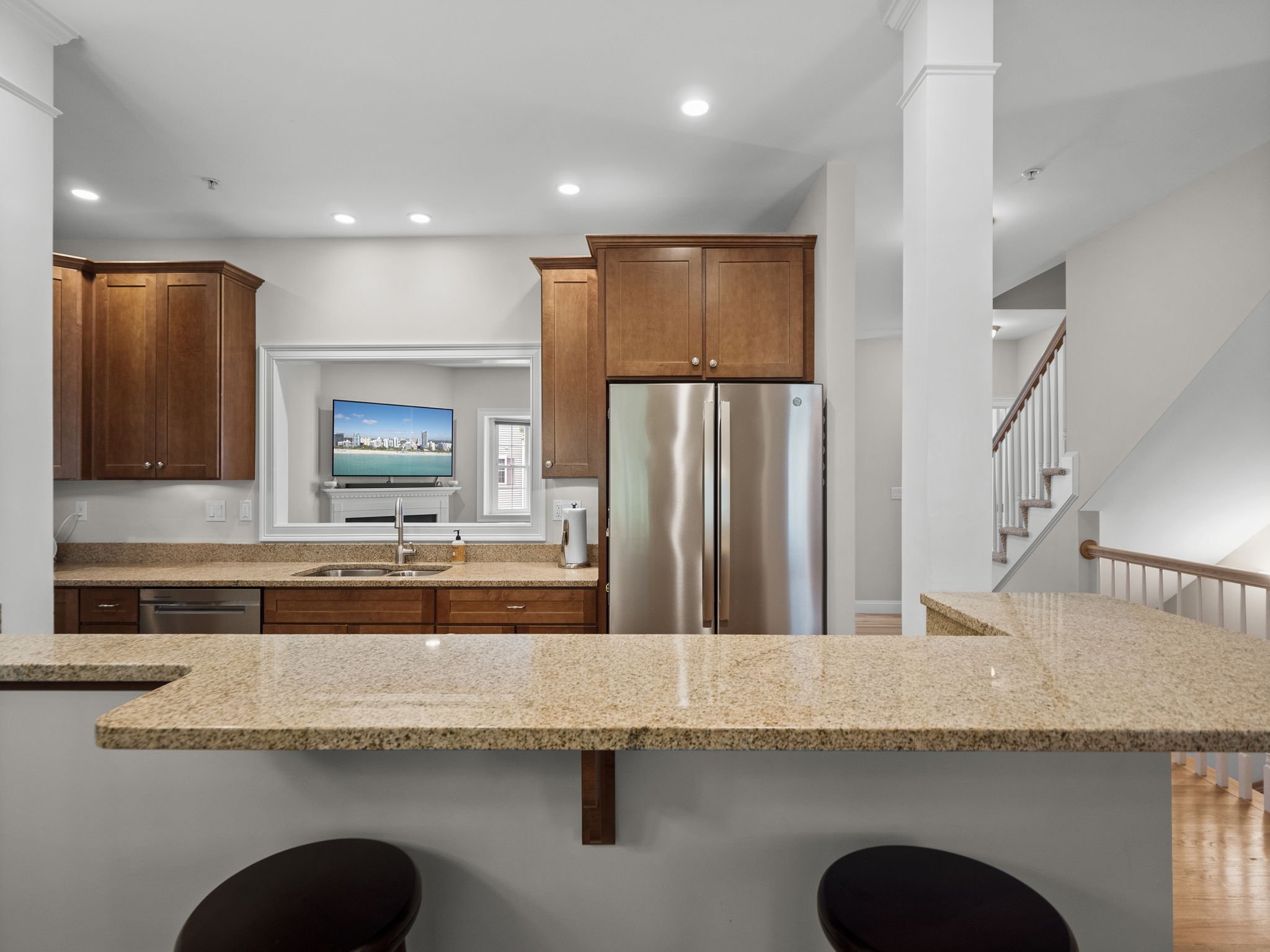 10-web-or-mls-262 Winn St B Burlington MA 9.jpg