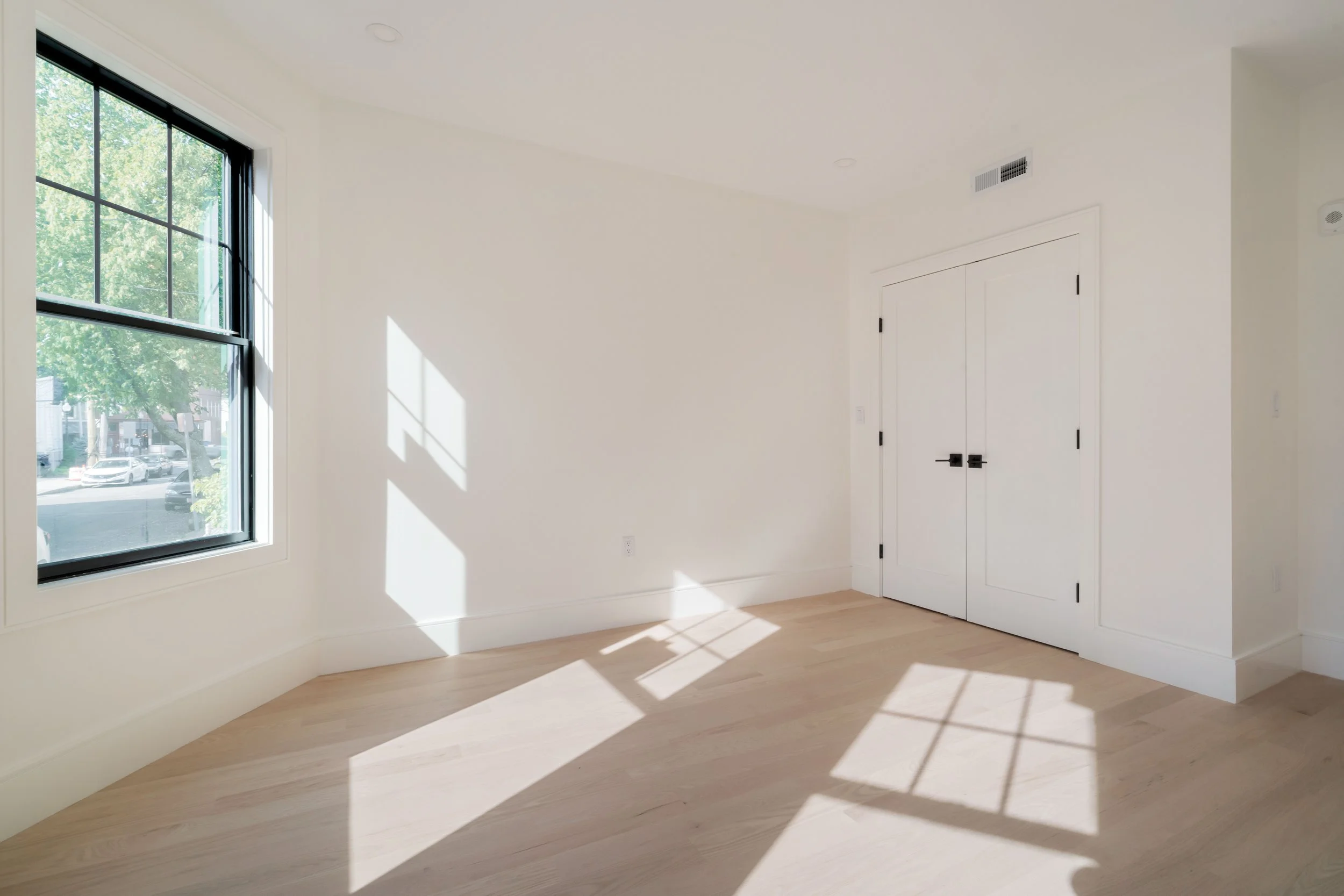 Bedroom 1-05669.jpg