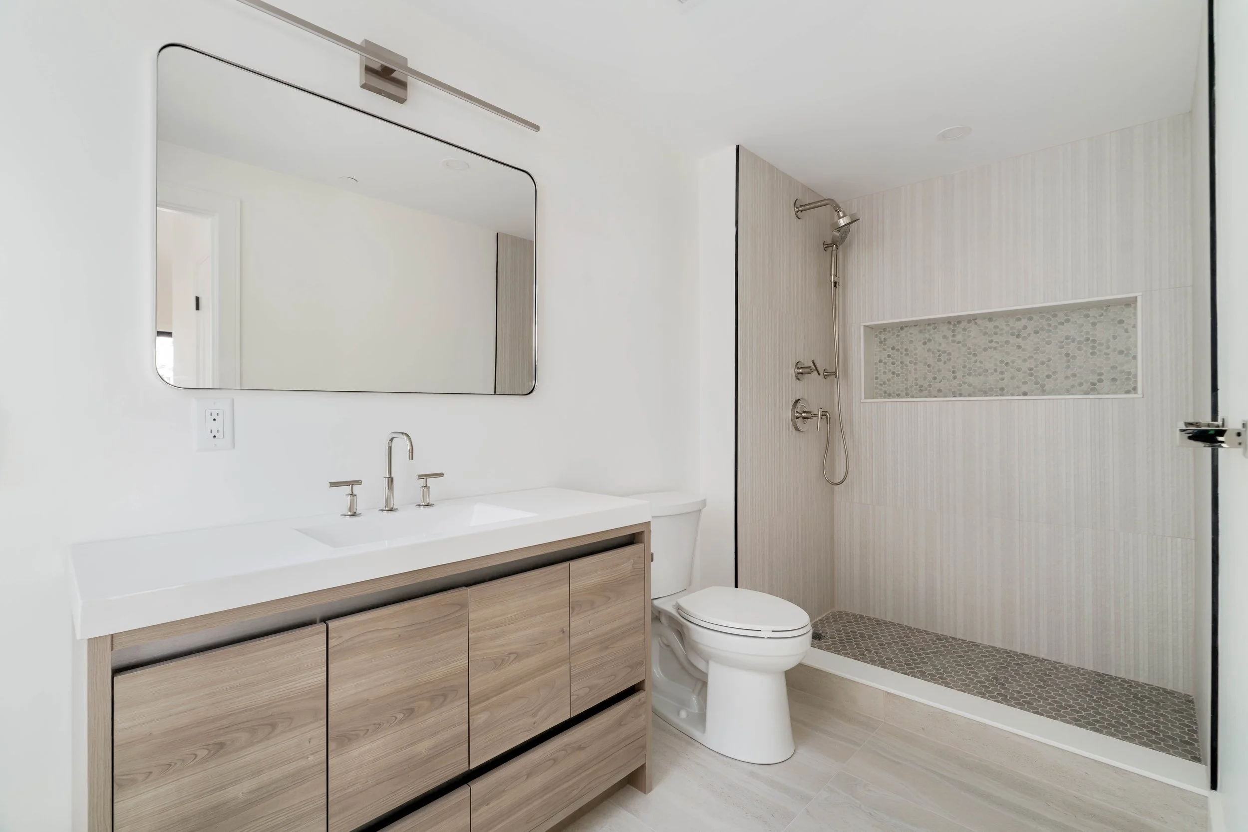 Primary Bed & Bath-05737.jpg