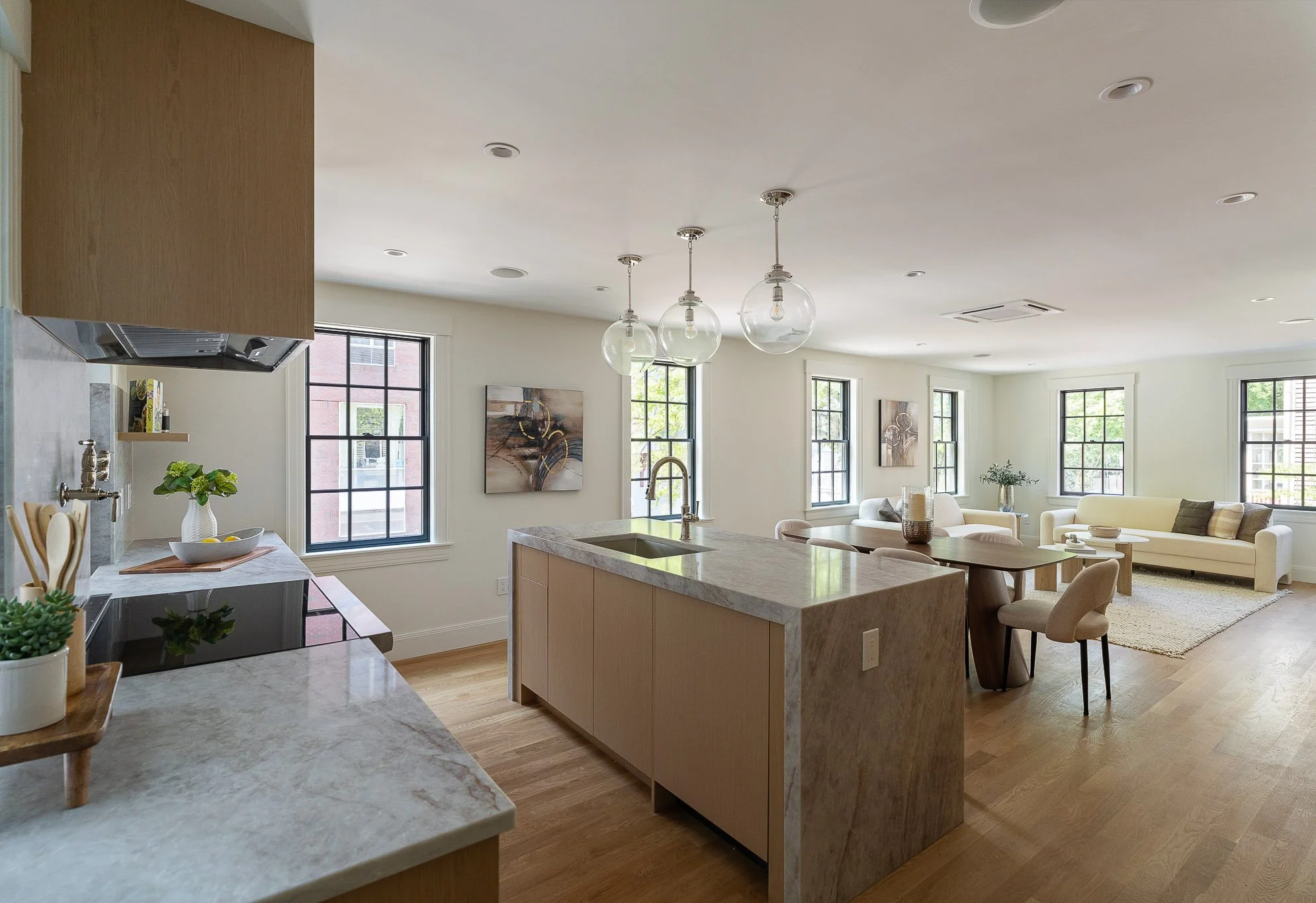 MLS_2_INTERIORS(18)-Edit.jpg