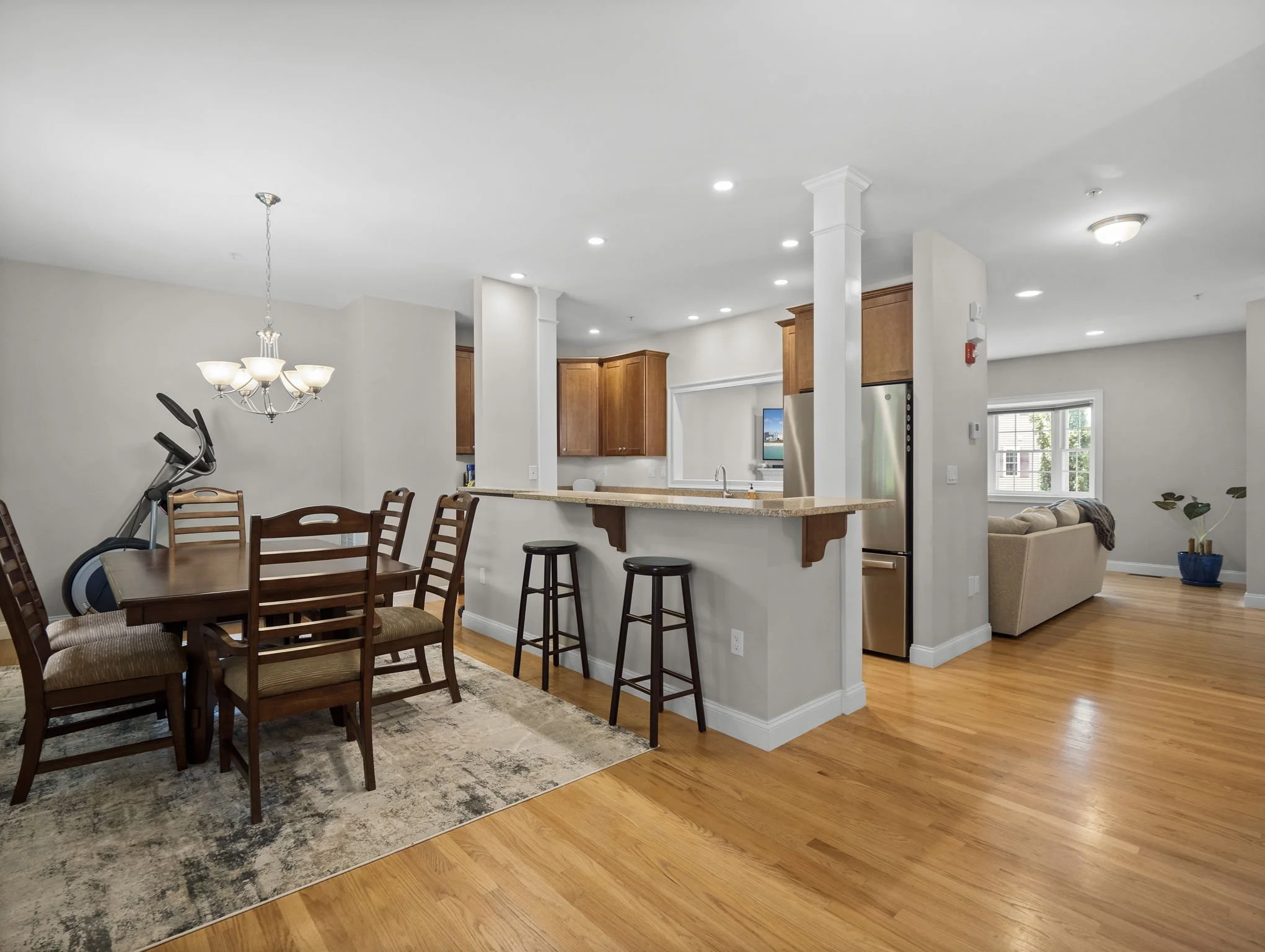 6-web-or-mls-262 Winn St B Burlington MA 5.jpg
