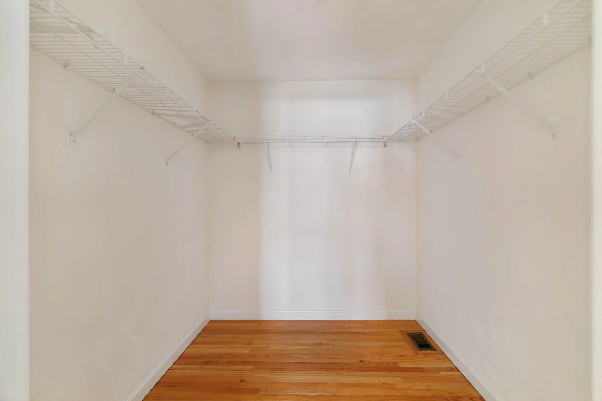 Primary Bedroom-00427.jpg