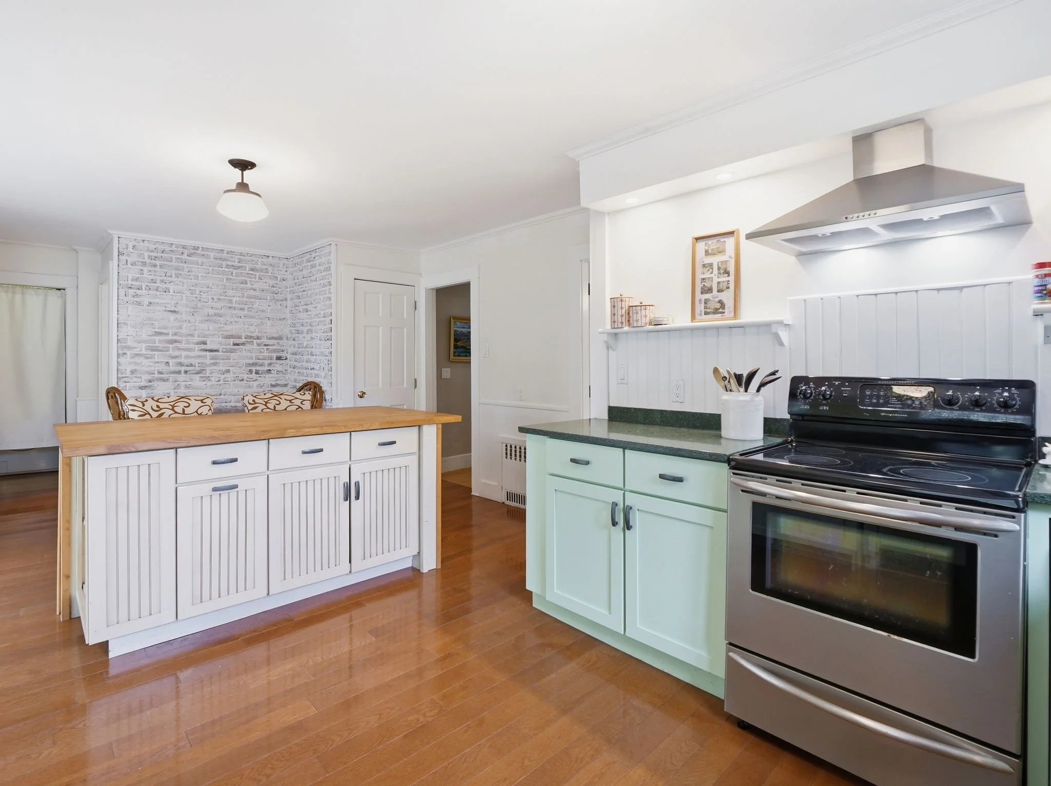 7-web-or-mls-98_Walnut_St_North_Brookfield_MA_017.jpg
