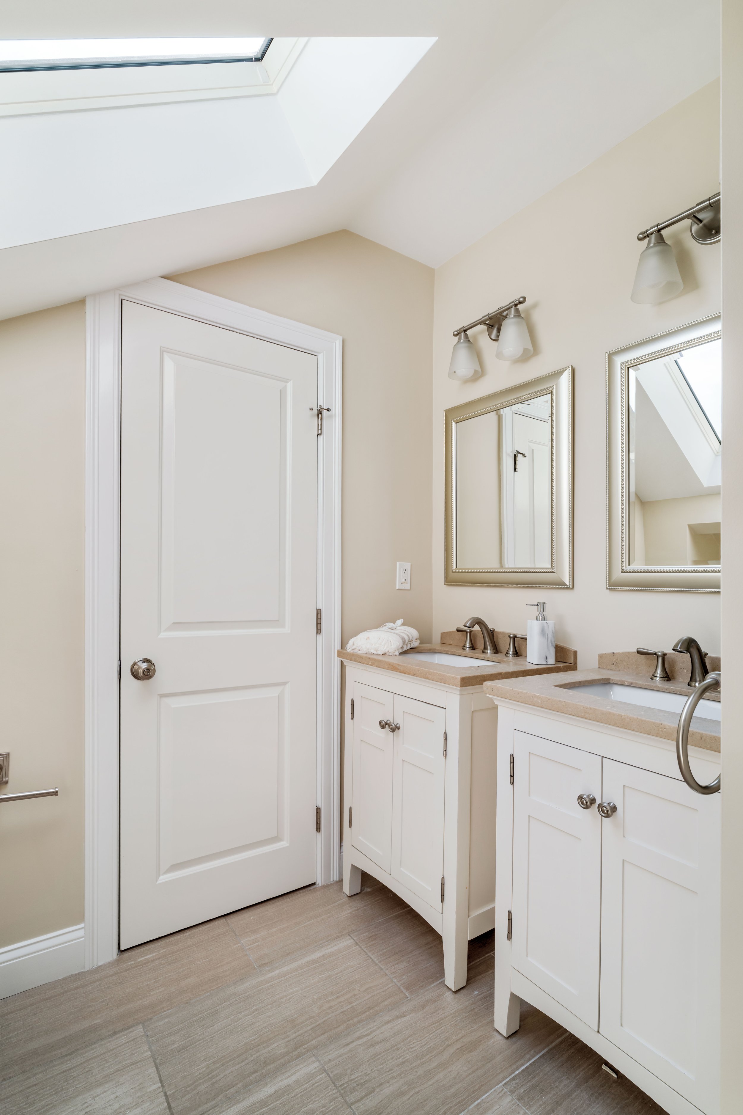 Primary Bed & Bath-08982.jpg