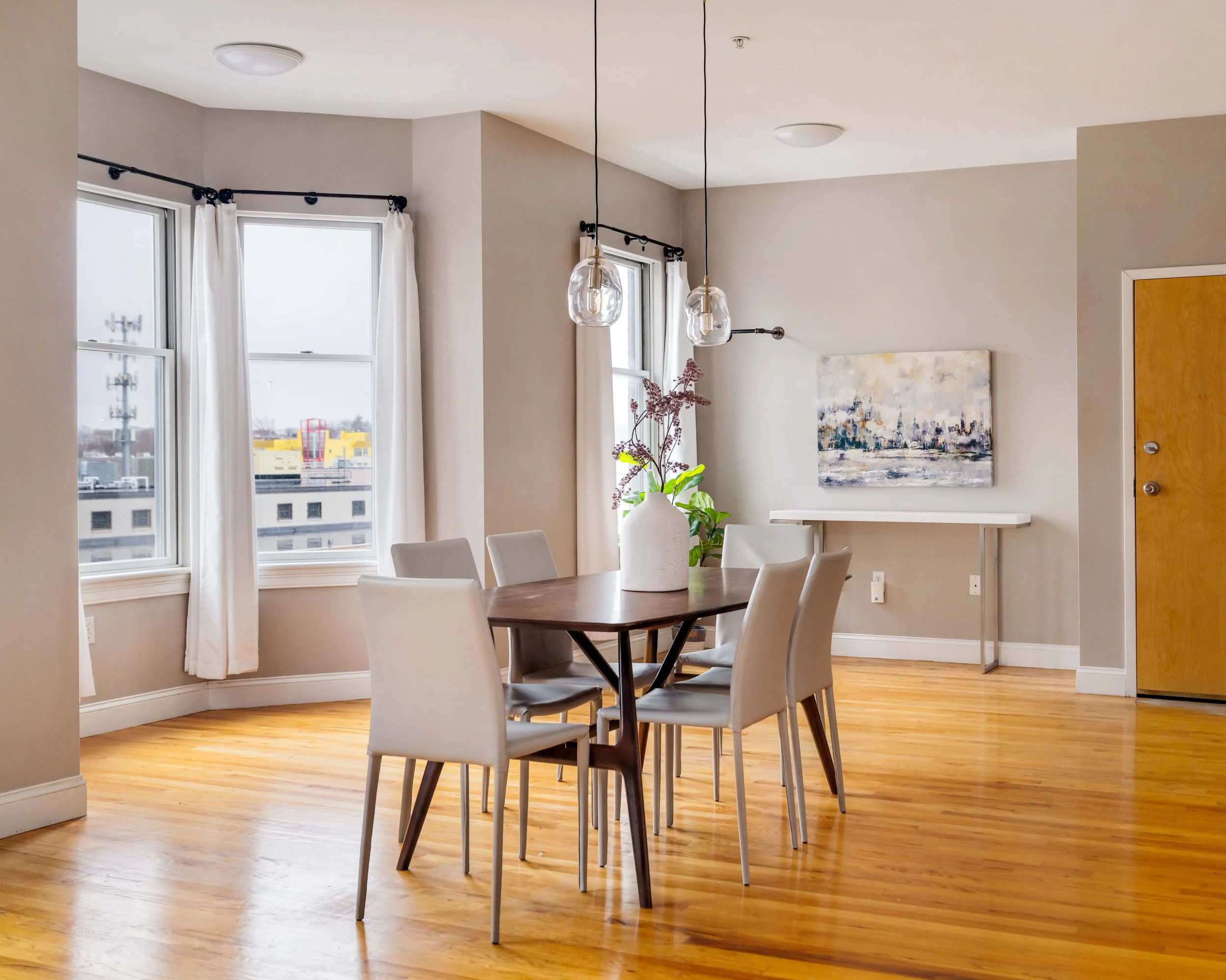 Dining Area-04234.jpg