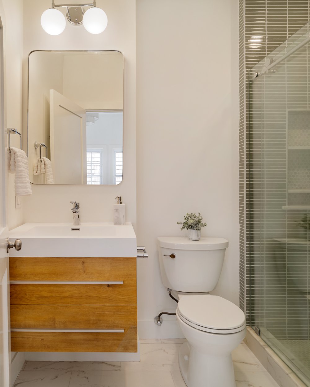 Primary Bed & Bath-08462.jpg