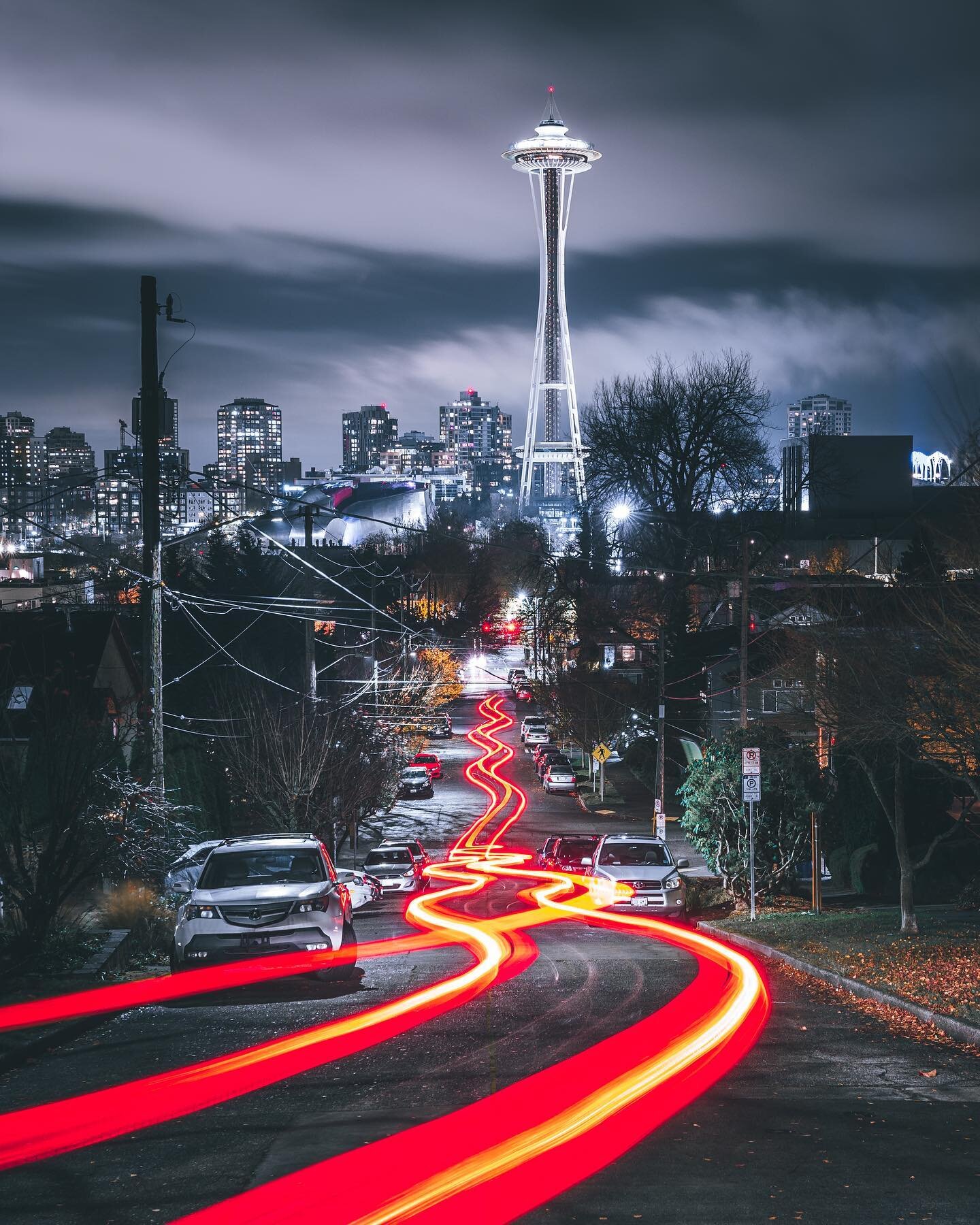 Happy new year everyone! 

Fun night chasing lights with @johnnyhd24 
.
.
.
.
#curiocityseattle #pnw_shooters #shooters #citykillerz #seattle_sites #night_owlz #seattle #toneception #shotz_fired #nightshooters #electic_shotz #sonyimages #artofvisuals
