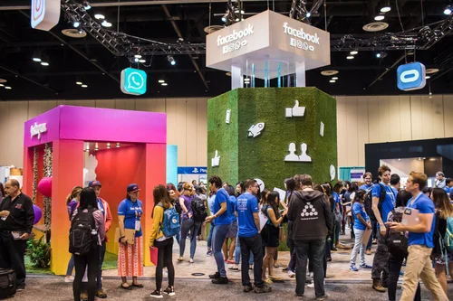 The Silent Narrative: Using Convention Photography to Build Authority Beyond the Booth