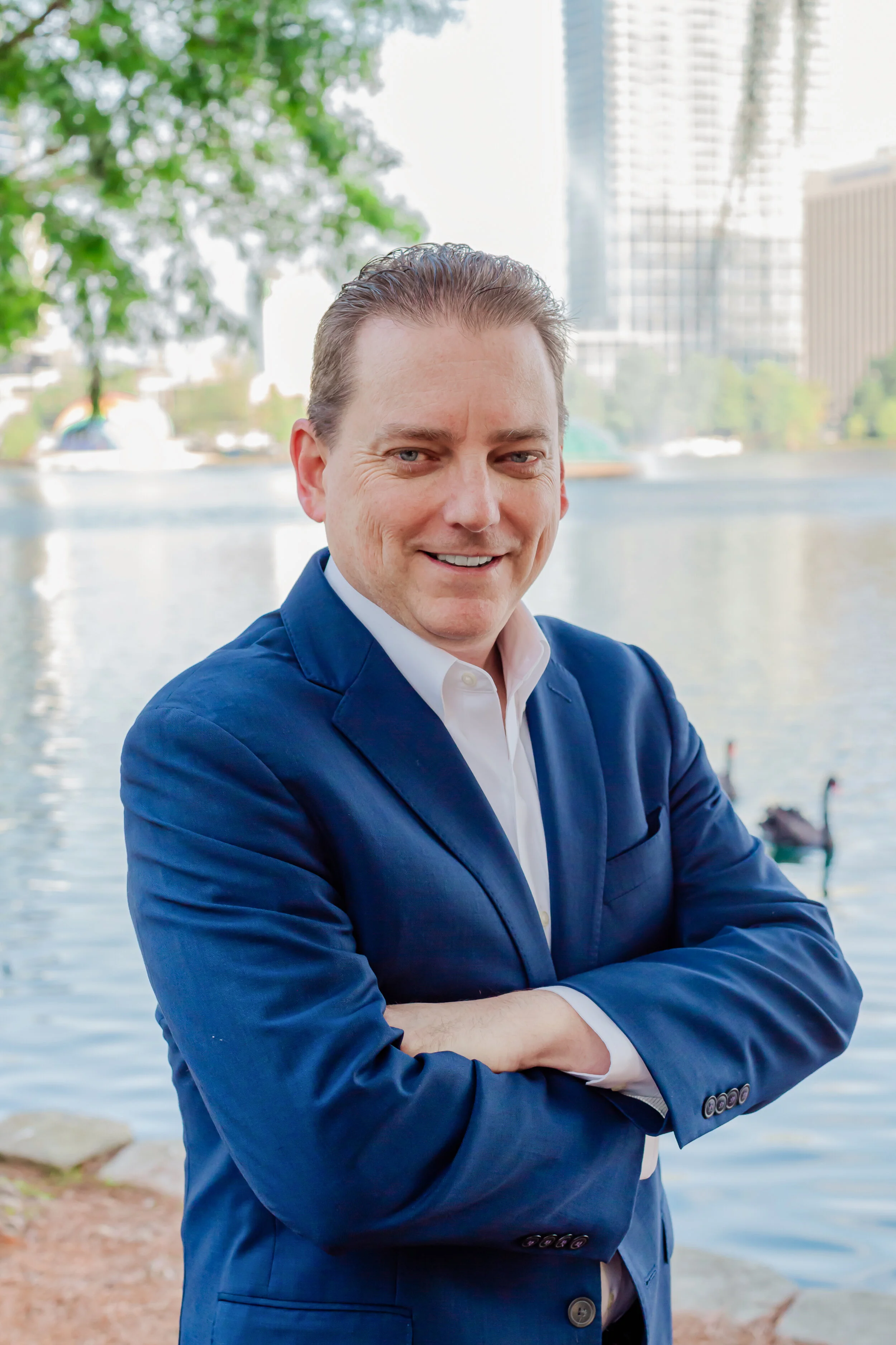 professional business headshot photographer.jpeg